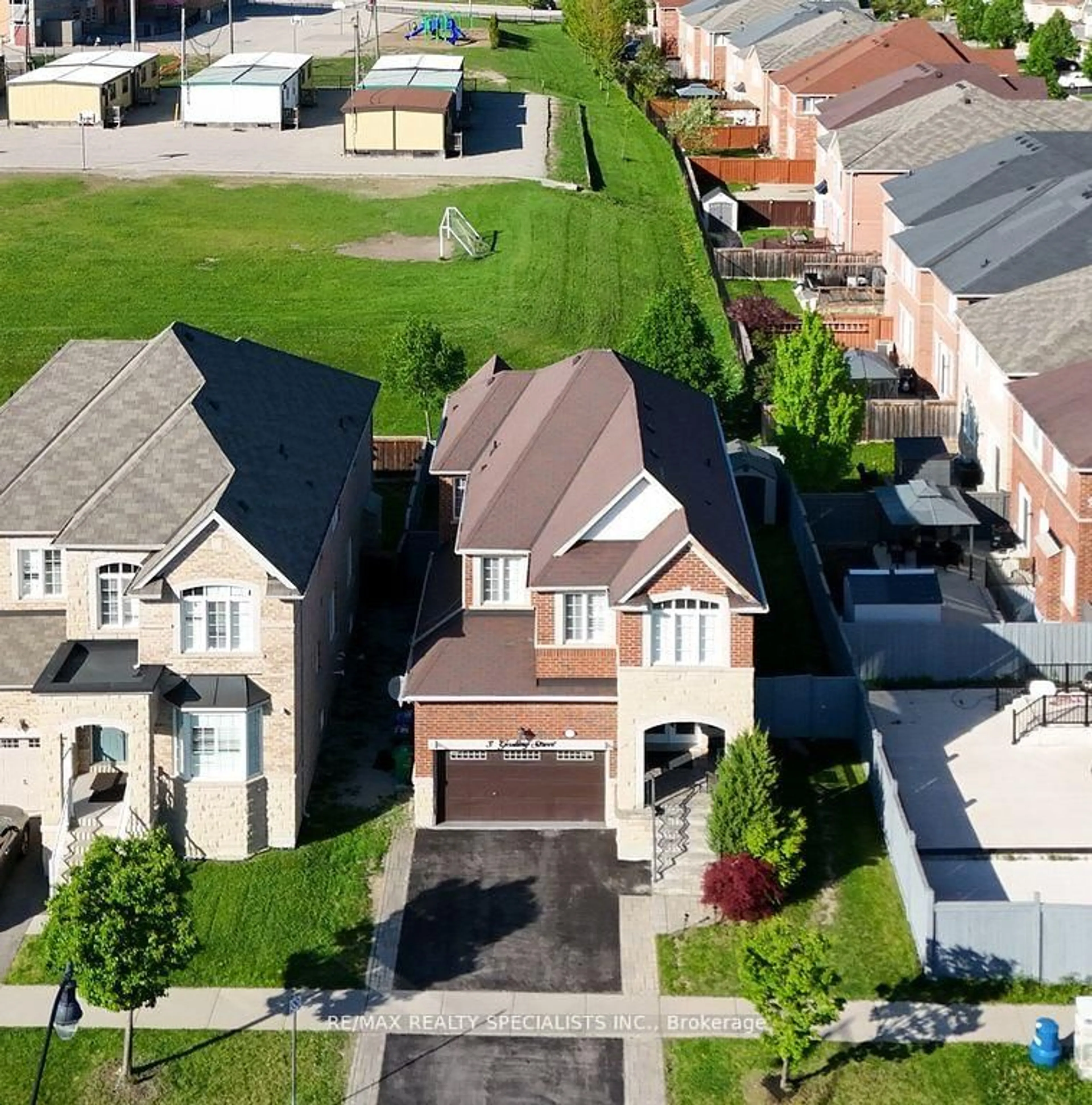 A pic from outside/outdoor area/front of a property/back of a property/a pic from drone, street for 3 Gosling St, Brampton Ontario L6A 1E2