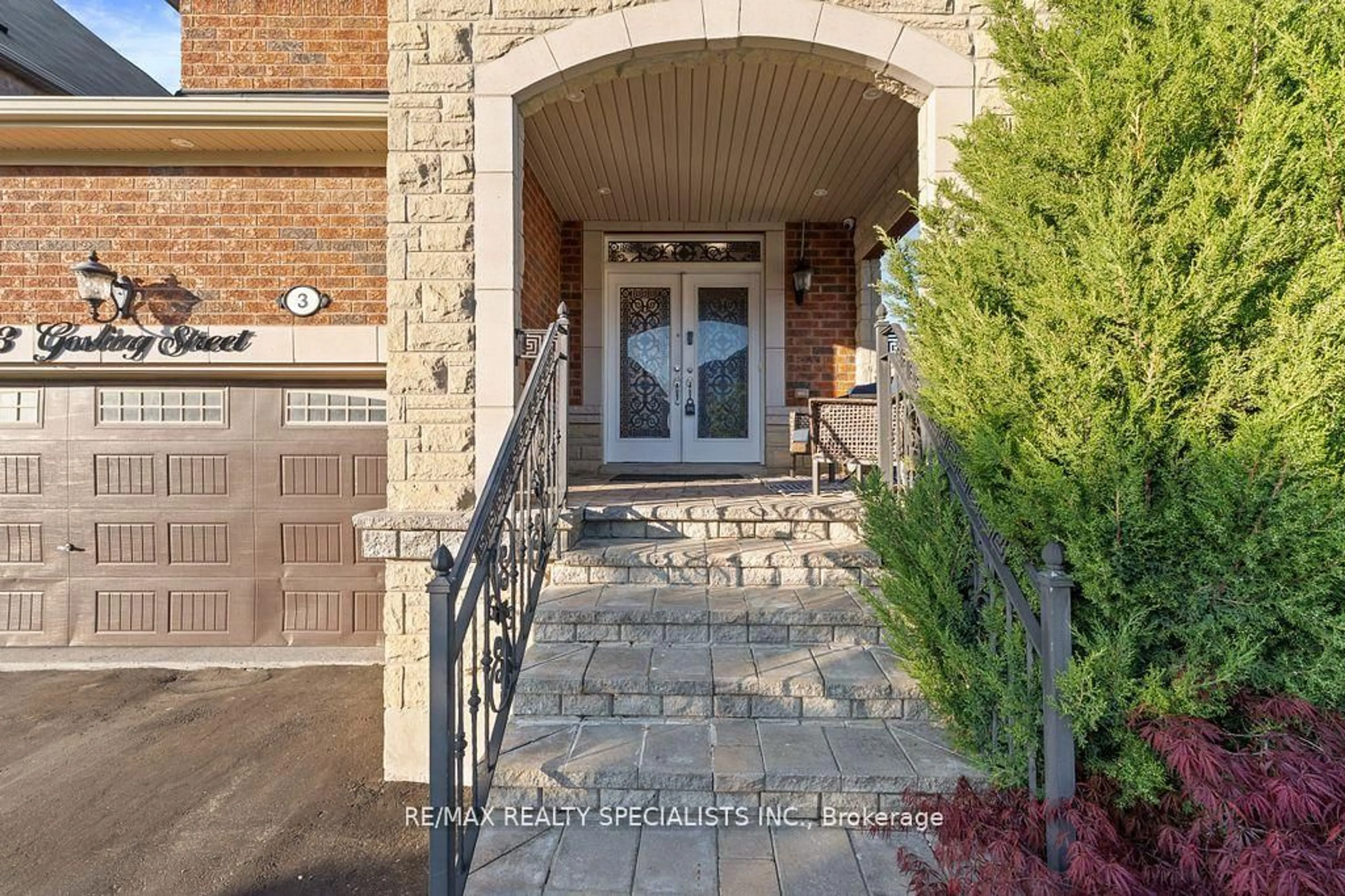 Unknown for 3 Gosling St, Brampton Ontario L6A 1E2