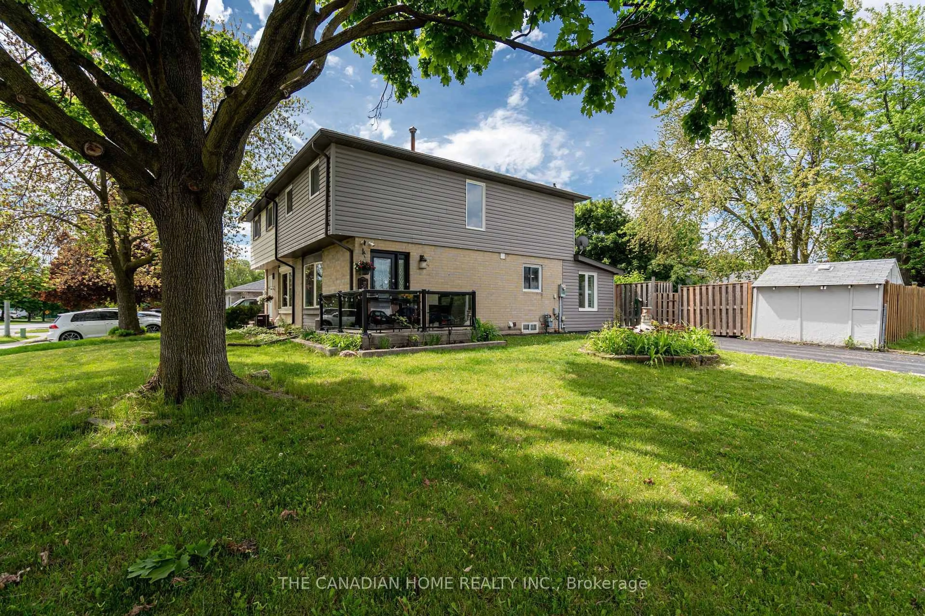 A pic from outside/outdoor area/front of a property/back of a property/a pic from drone, street for 4 Gulliver Cres, Brampton Ontario L6S 1T1