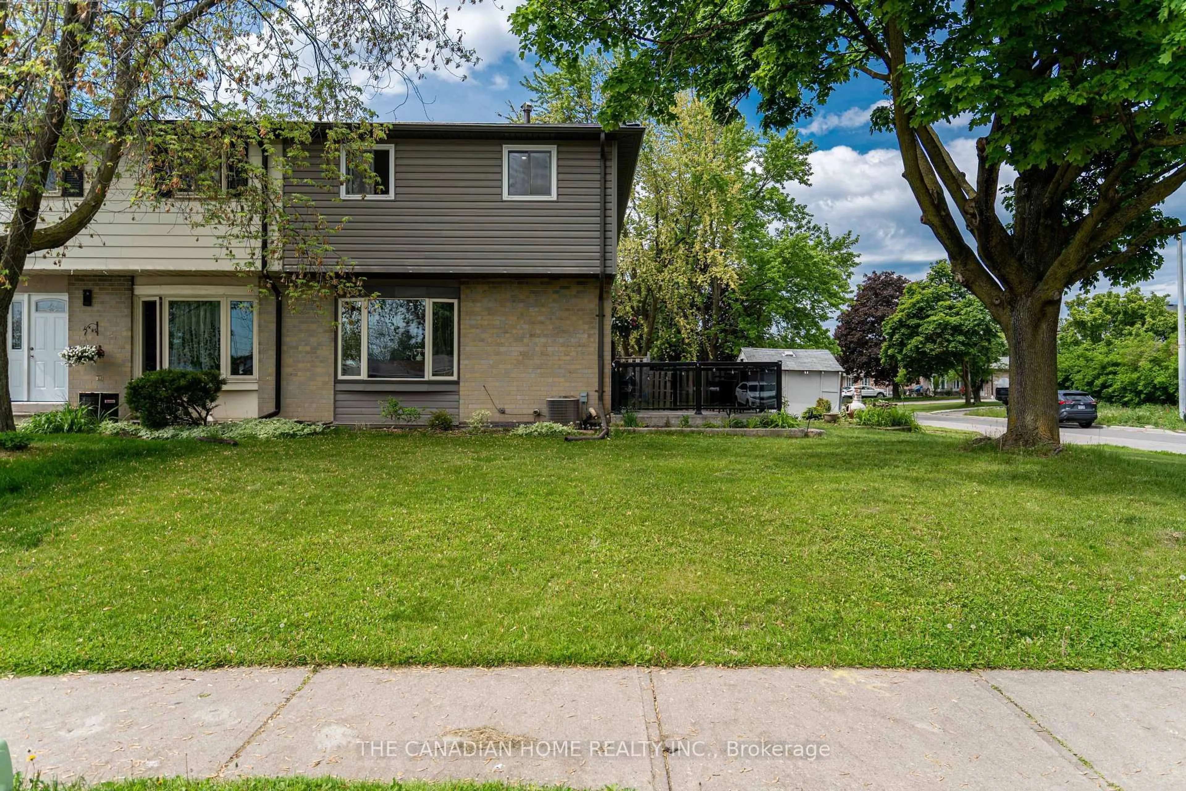 Unknown for 4 Gulliver Cres, Brampton Ontario L6S 1T1