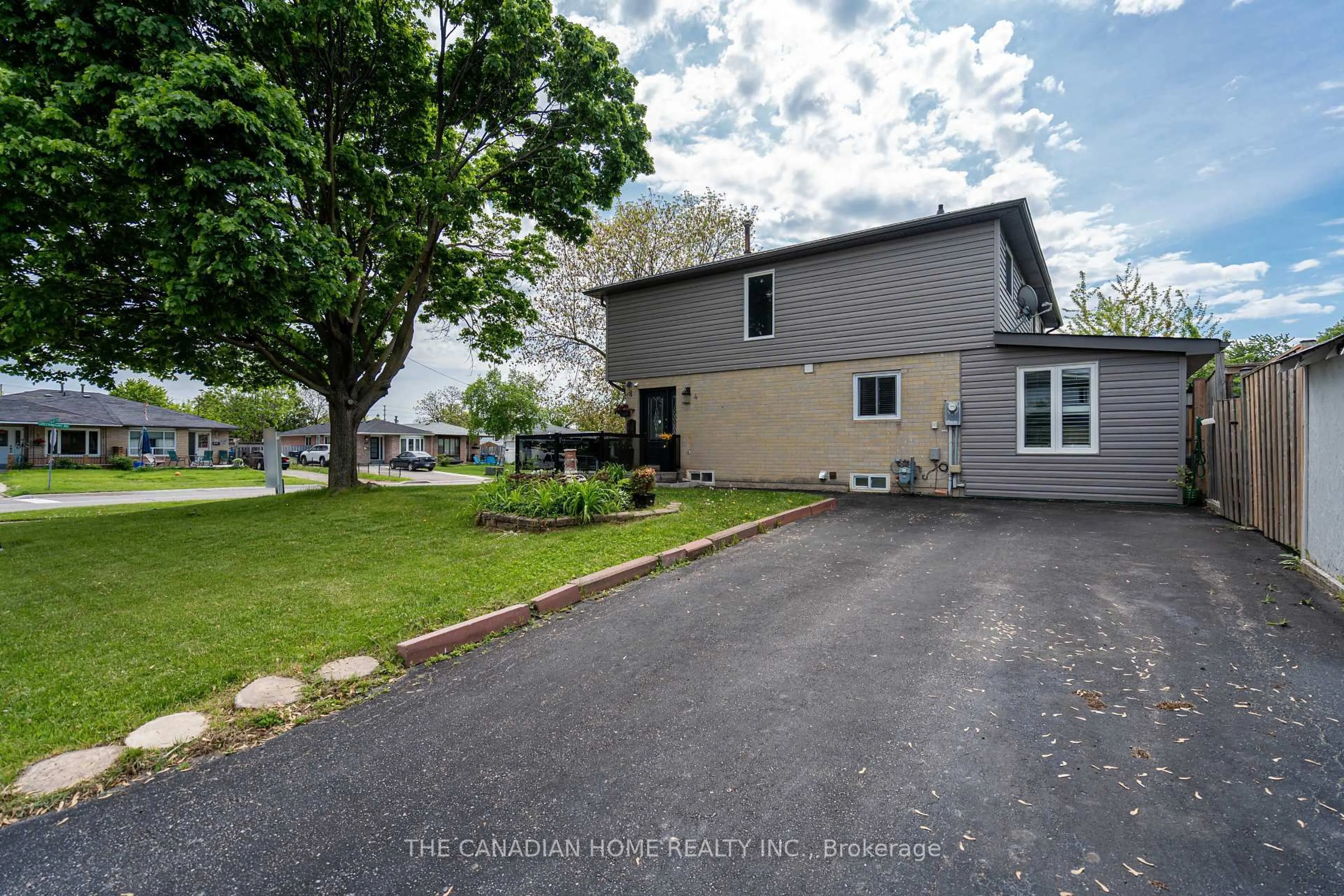 A pic from outside/outdoor area/front of a property/back of a property/a pic from drone, street for 4 Gulliver Cres, Brampton Ontario L6S 1T1