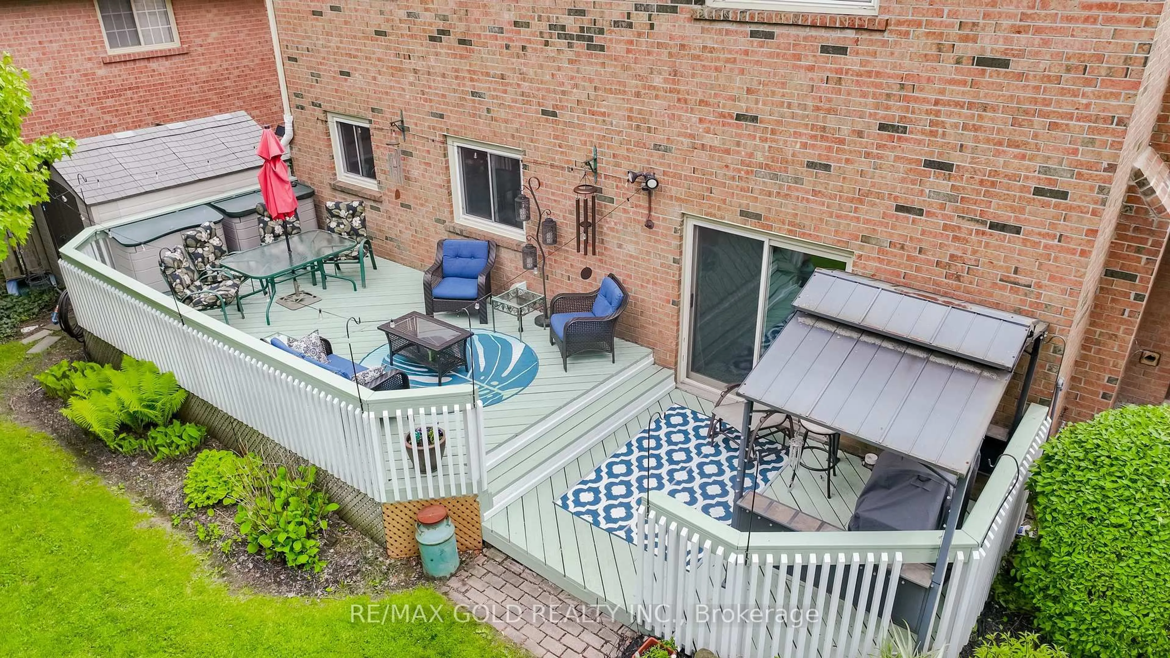 Patio, city buildings view from balcony for 7 Wadsworth Circ, Brampton Ontario L6Z 1W6