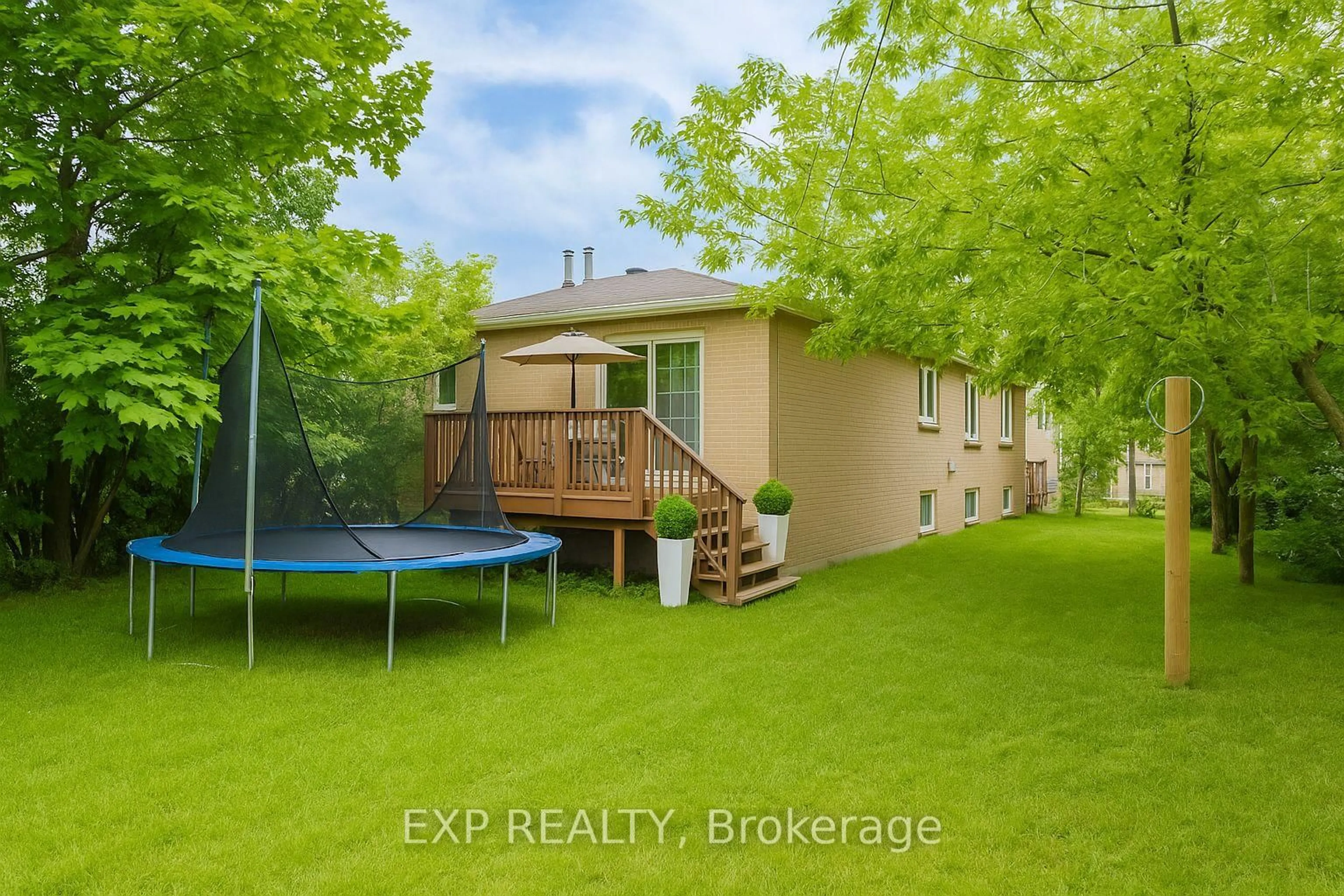 Patio, water/lake/river/ocean view for 7335 Darcel Ave, Mississauga Ontario L4T 2X4