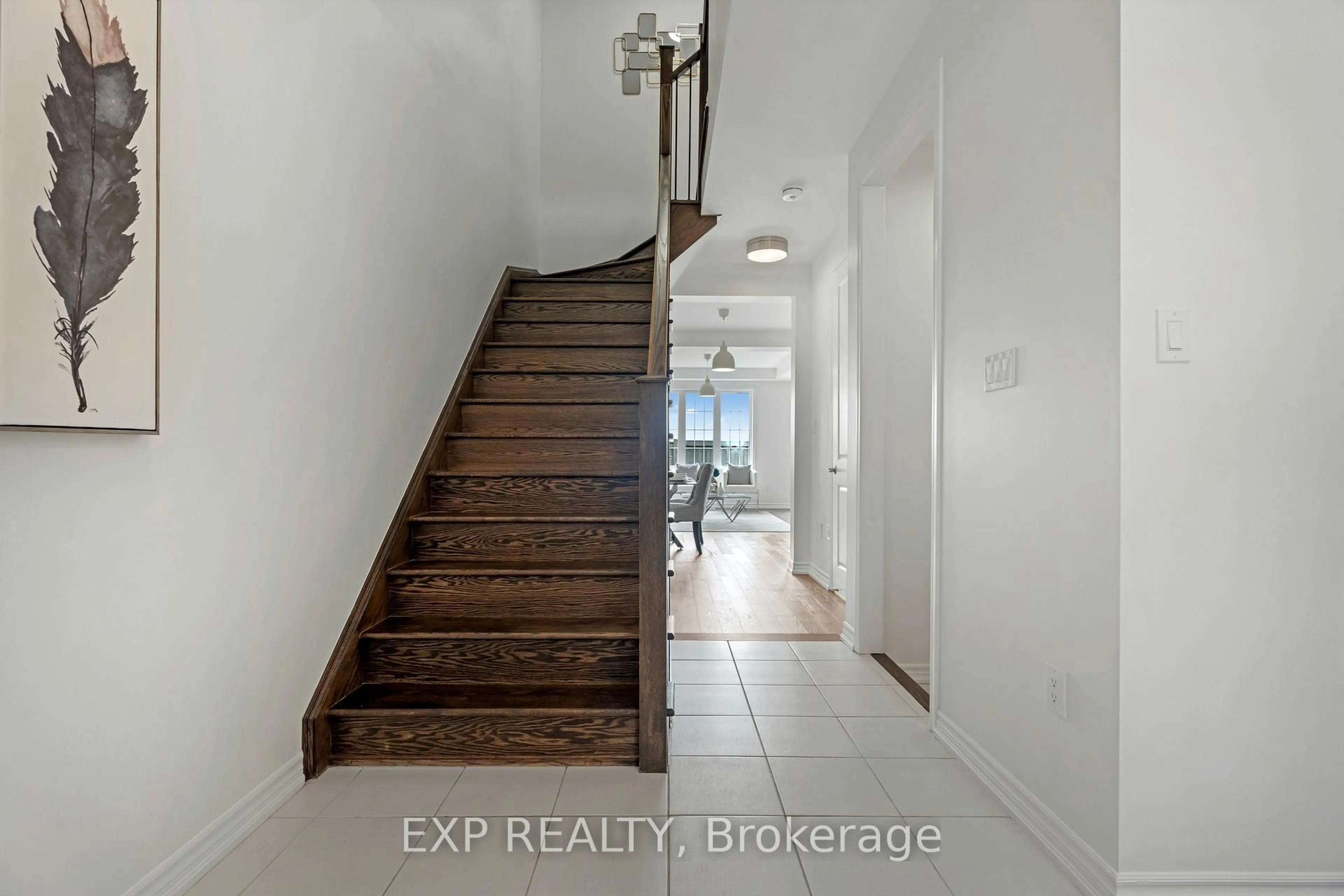 Indoor entryway for 120 Kaitting Tr, Oakville Ontario L6M 5K8