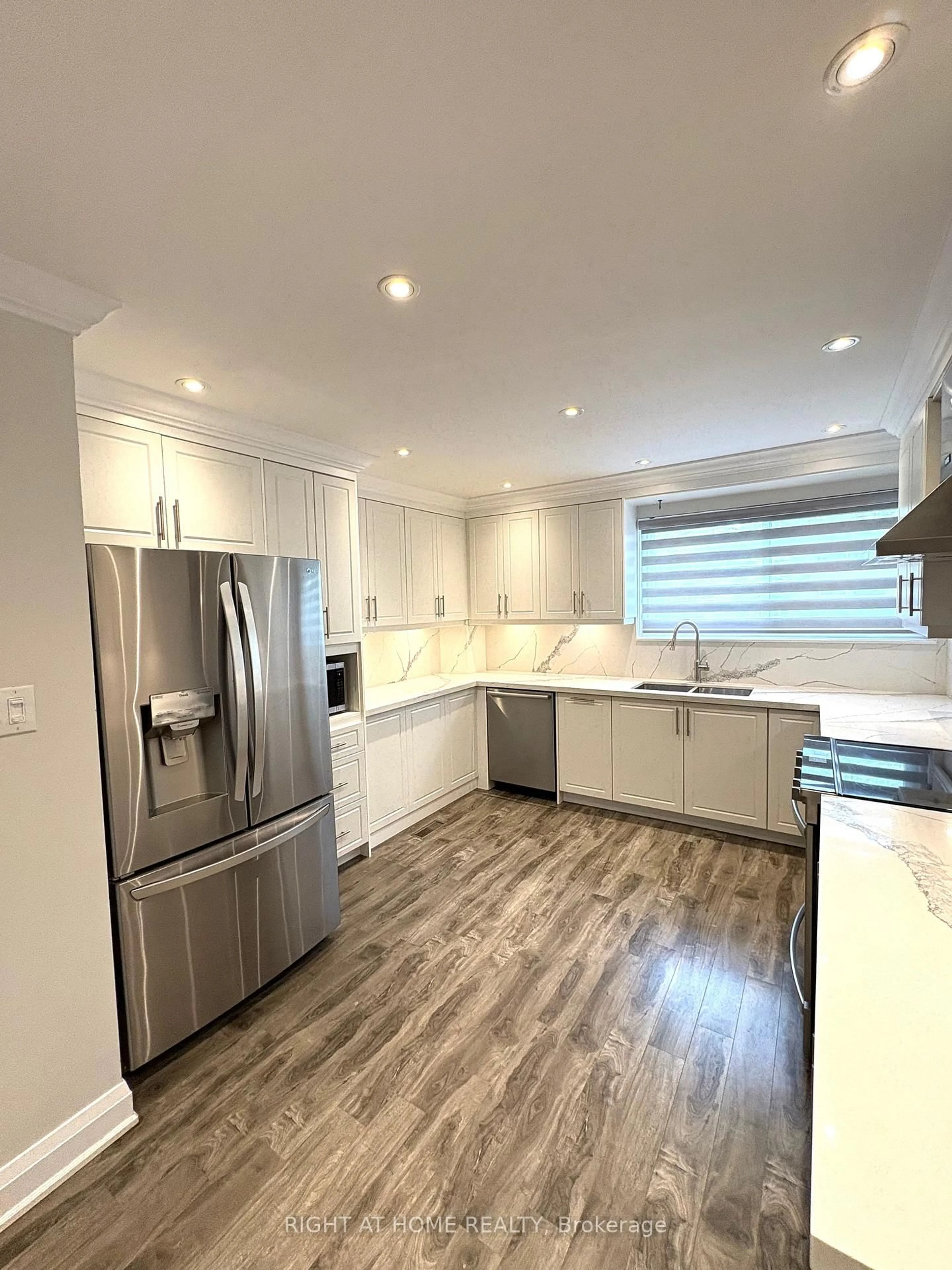 Open concept kitchen, unknown for 5473 SCHUELLER CRES Cres, Burlington Ontario L7L 3T1