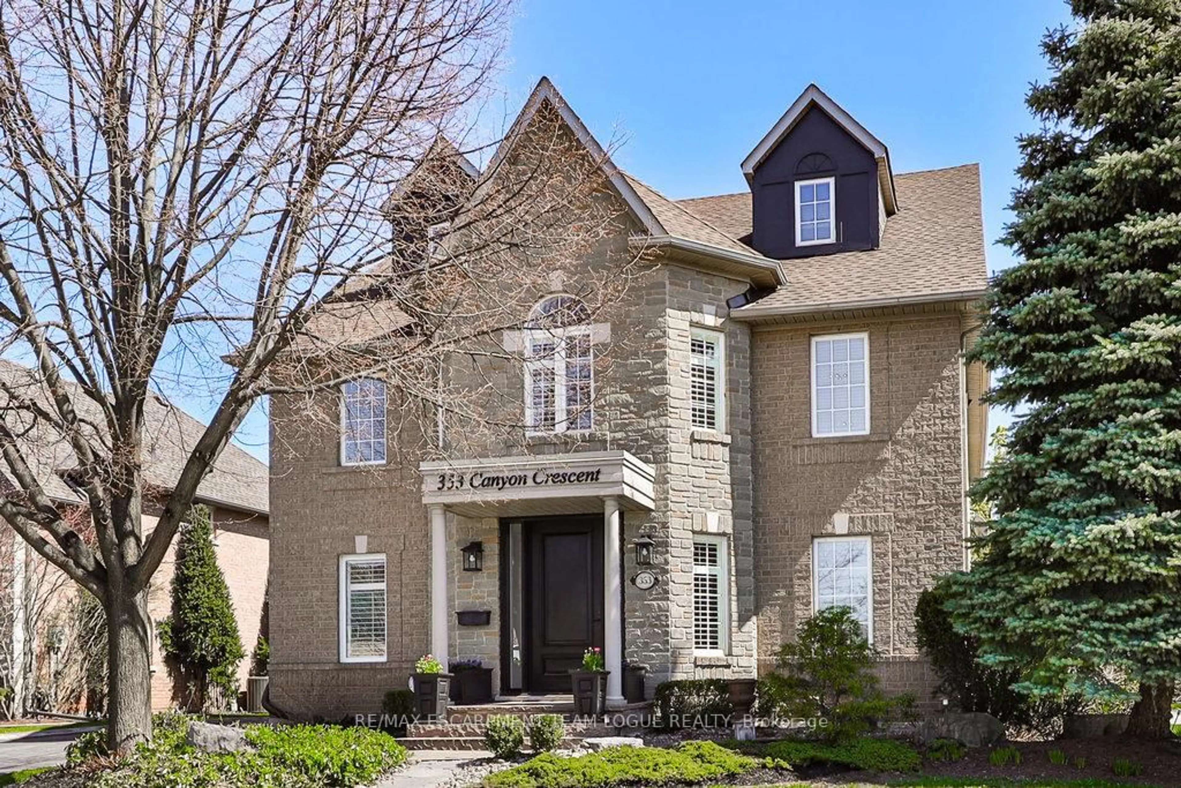 Home with brick exterior material, street for 353 Canyon Cres, Oakville Ontario L6H 5T3
