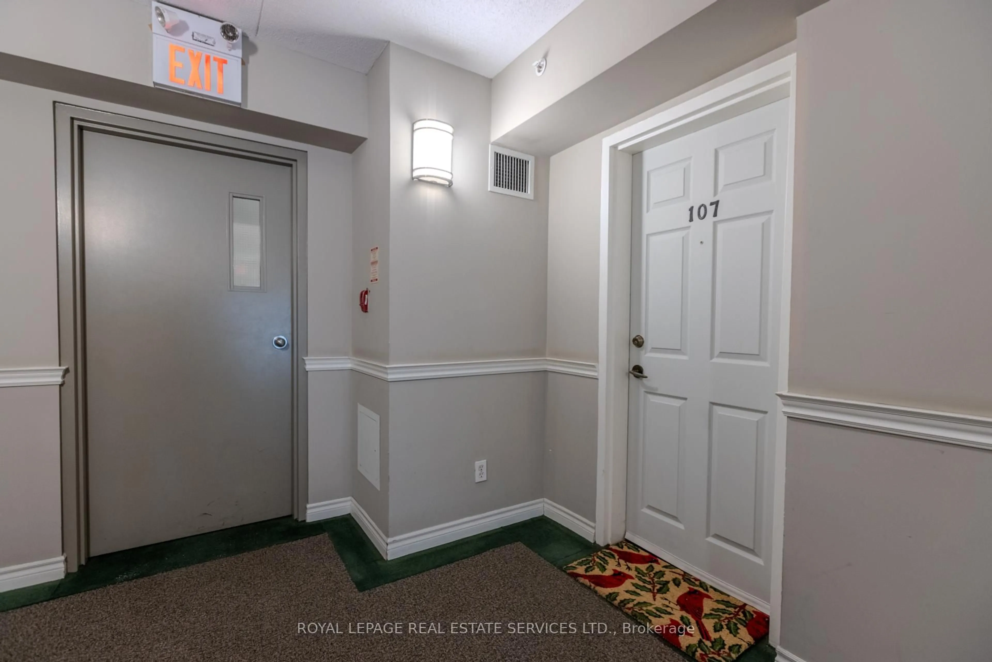 Indoor foyer for 4013 Kilmer Dr #107, Burlington Ontario L7M 4M3