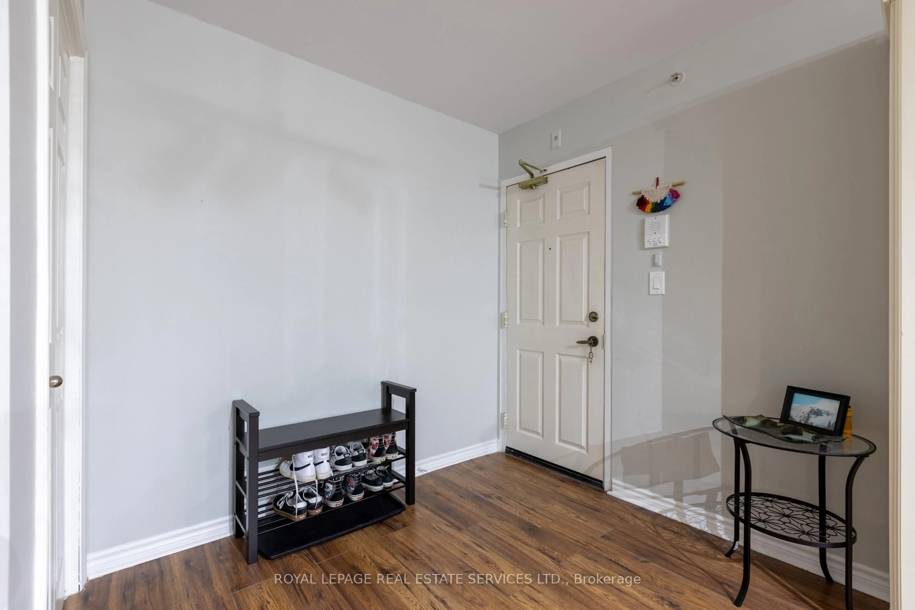 Indoor entryway for 4013 Kilmer Dr #107, Burlington Ontario L7M 4M3