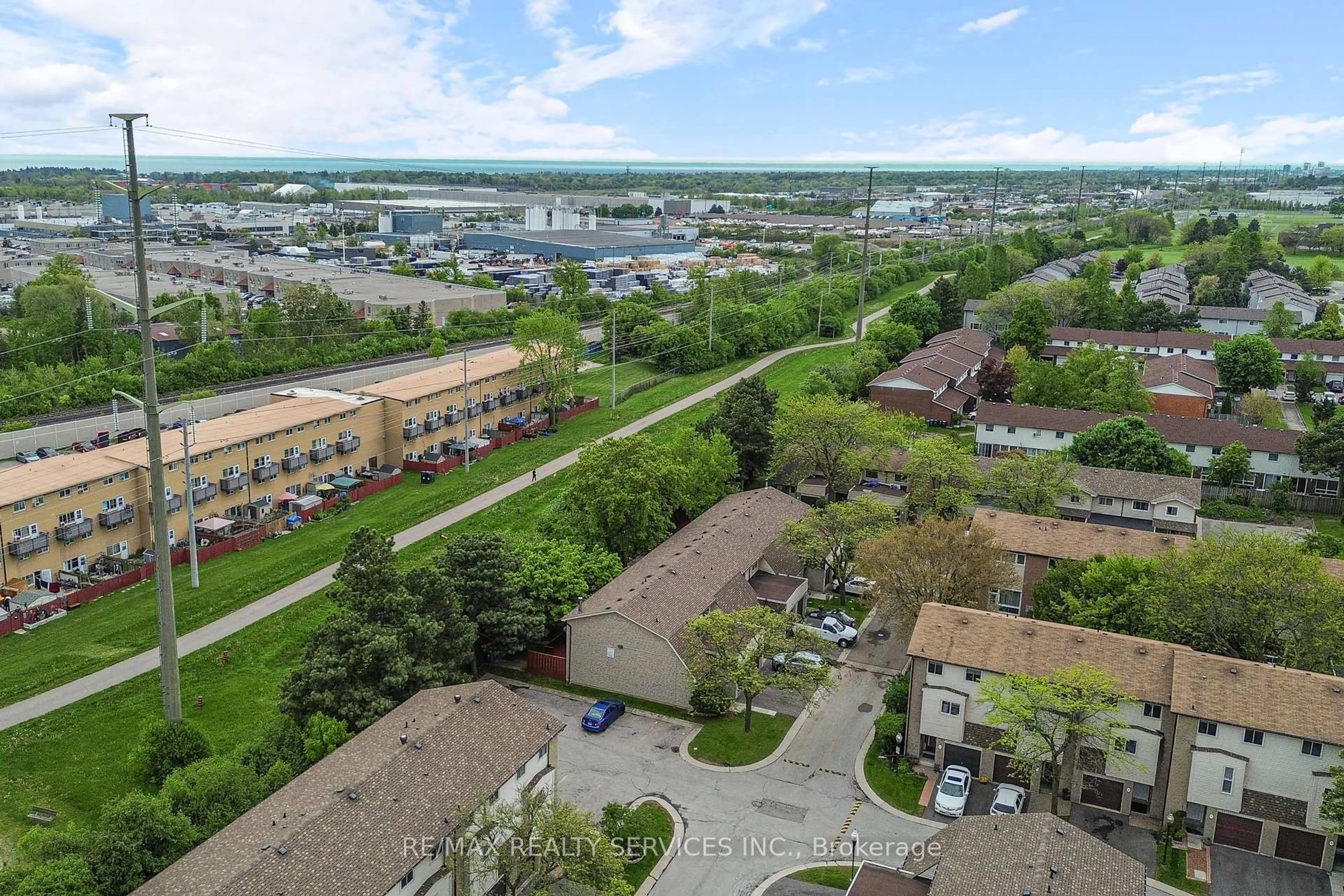 A pic from outside/outdoor area/front of a property/back of a property/a pic from drone, city buildings view from balcony for 2340 Bromsgrove Rd #34, Mississauga Ontario L5J 4A2