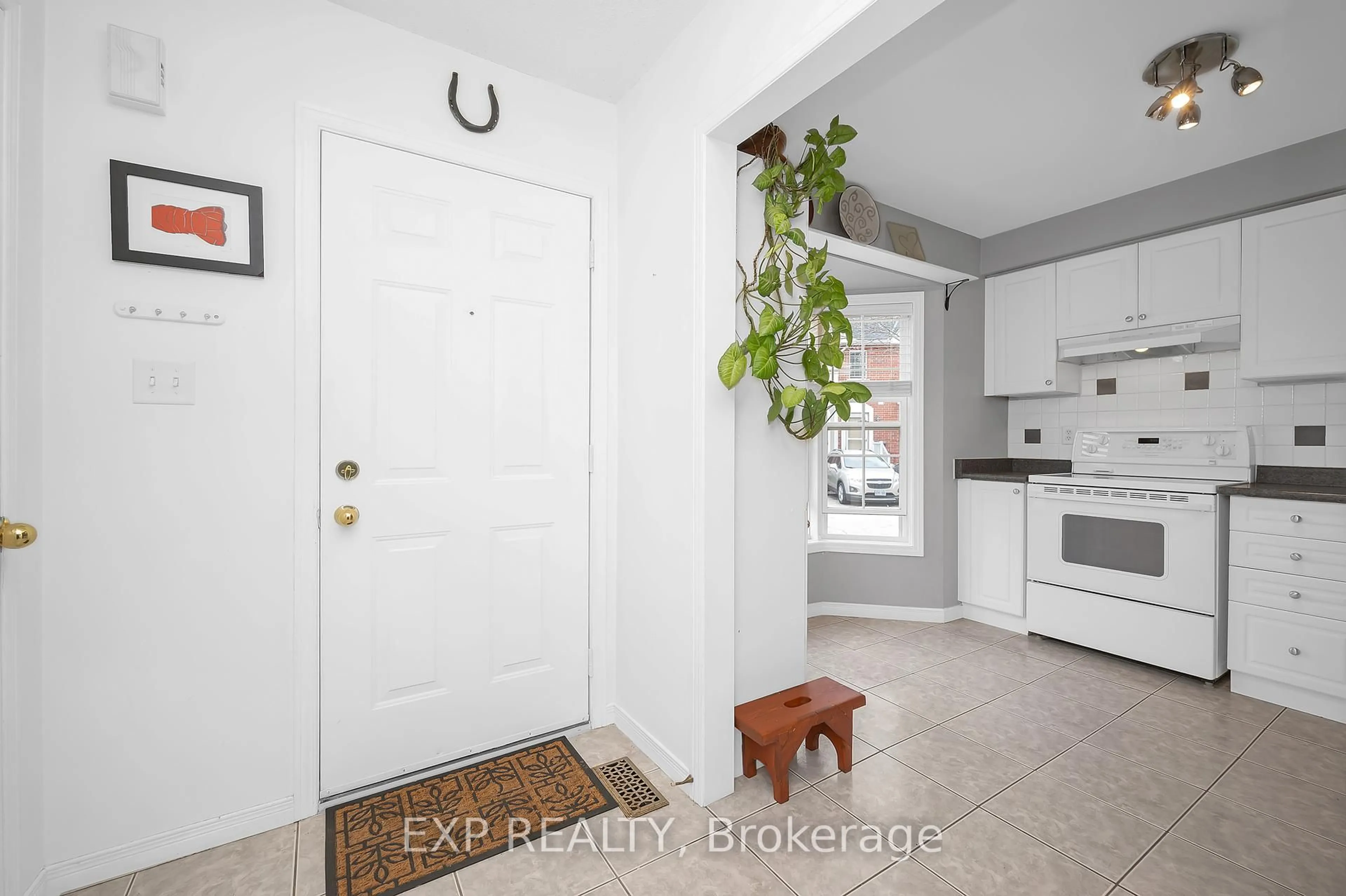 Indoor entryway for 4200 Kilmer Dr #64, Burlington Ontario L7M 4Y3