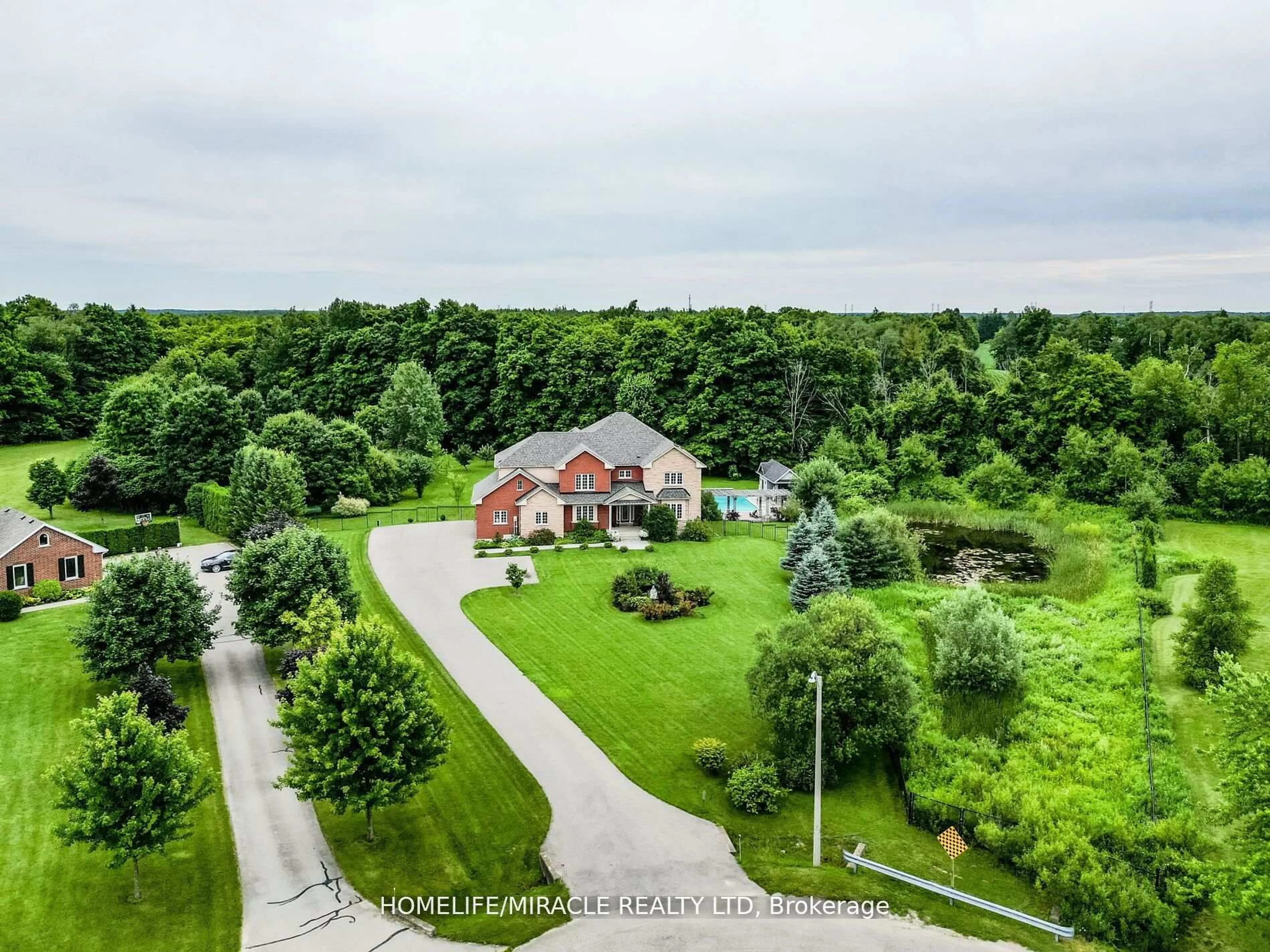 A pic from outside/outdoor area/front of a property/back of a property/a pic from drone, unknown for 24 Allison Crt, Halton Hills Ontario L7G 4S4