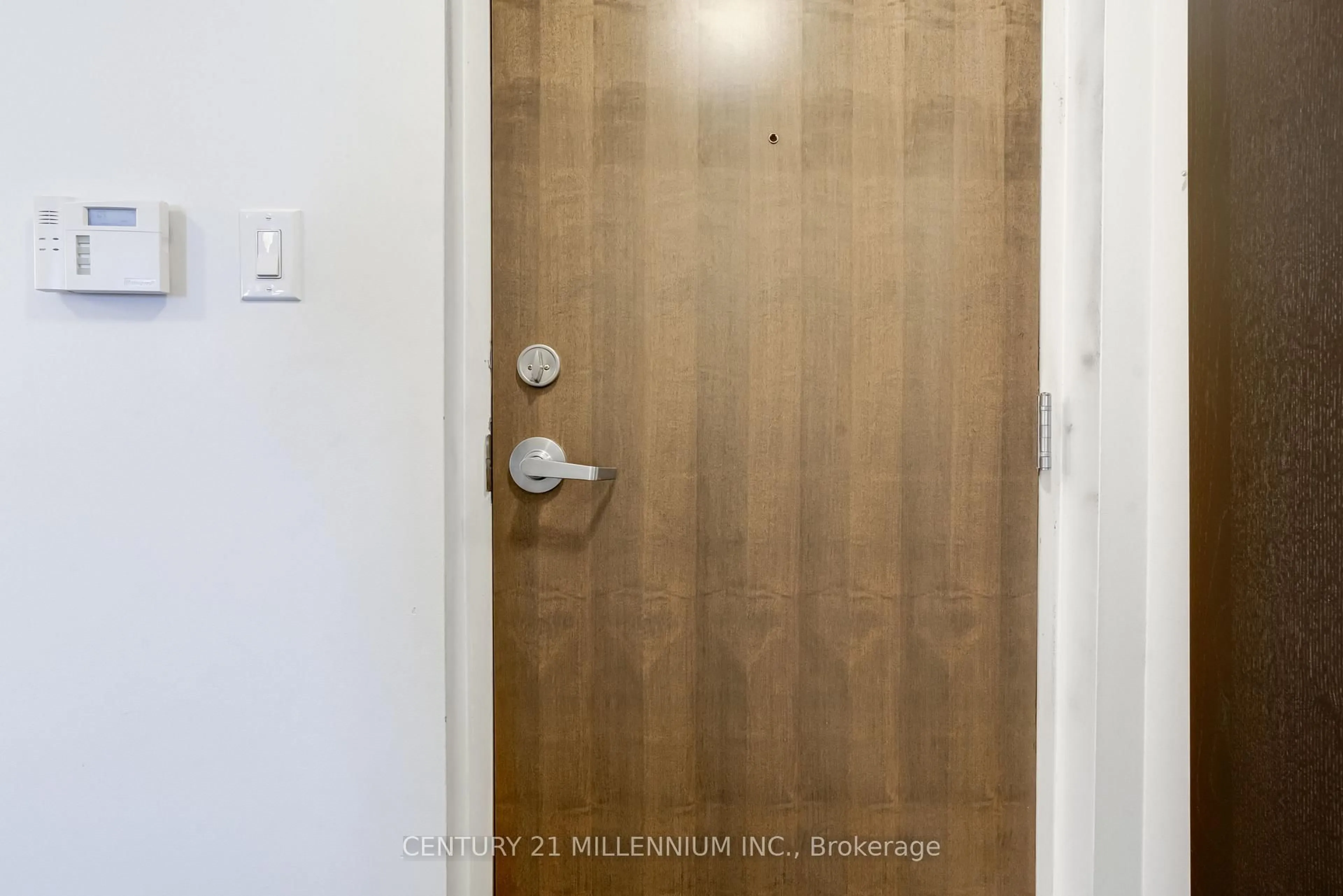 Indoor entryway for 9 George St #2005, Brampton Ontario L6X 0T6