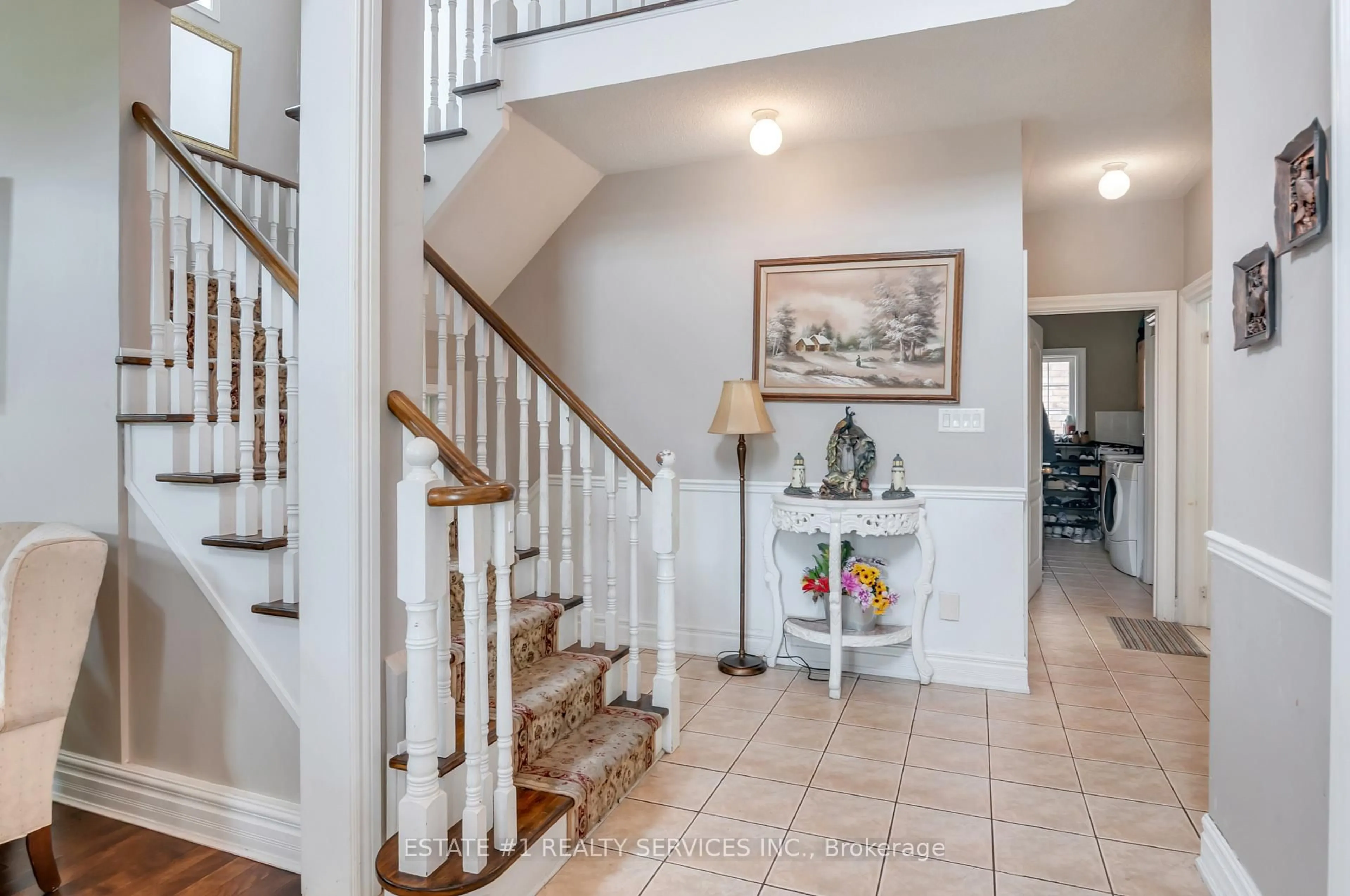 Indoor entryway for 1 Harthill Crt, Brampton Ontario L7A 2N9