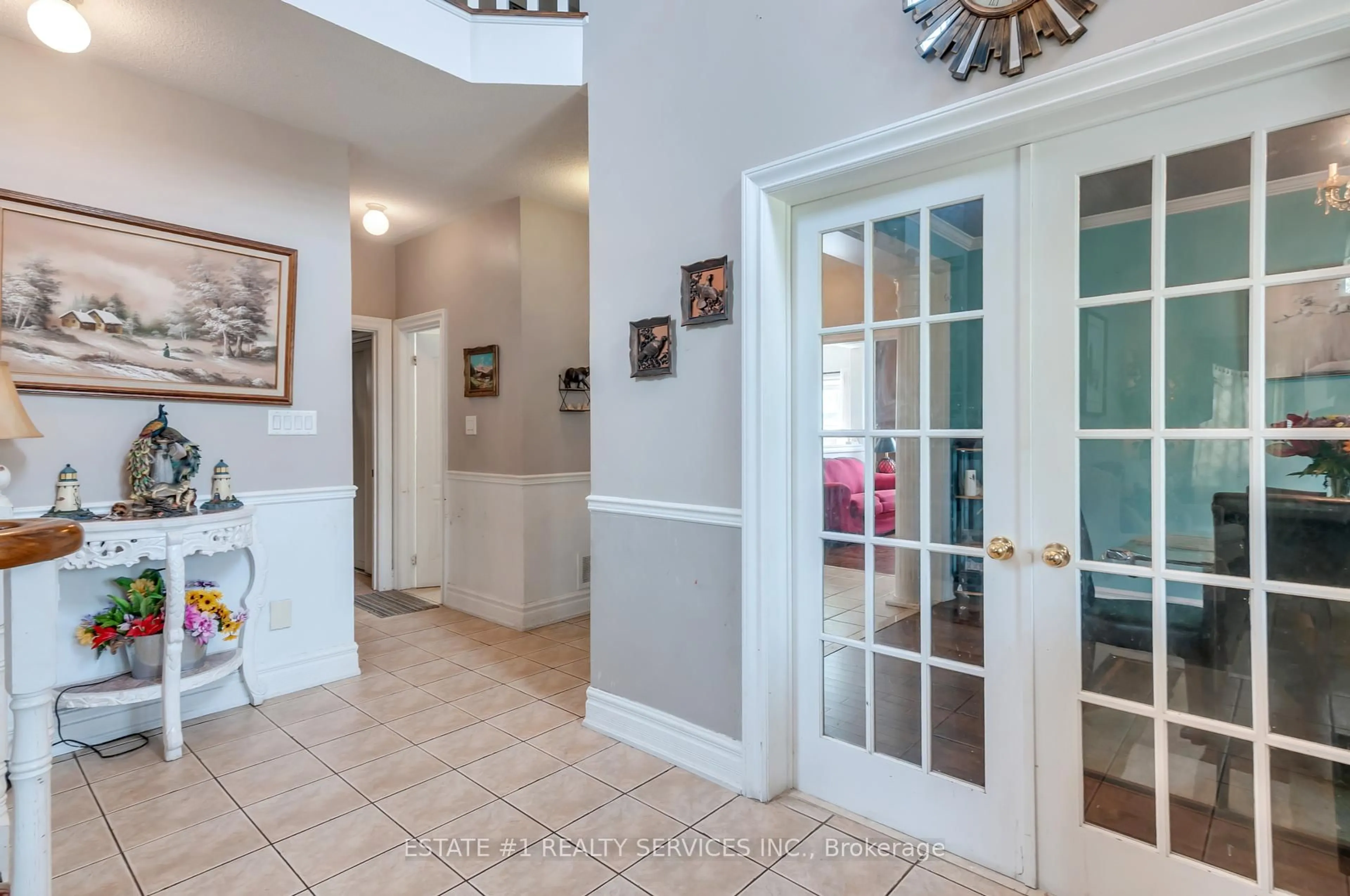 Indoor entryway for 1 Harthill Crt, Brampton Ontario L7A 2N9