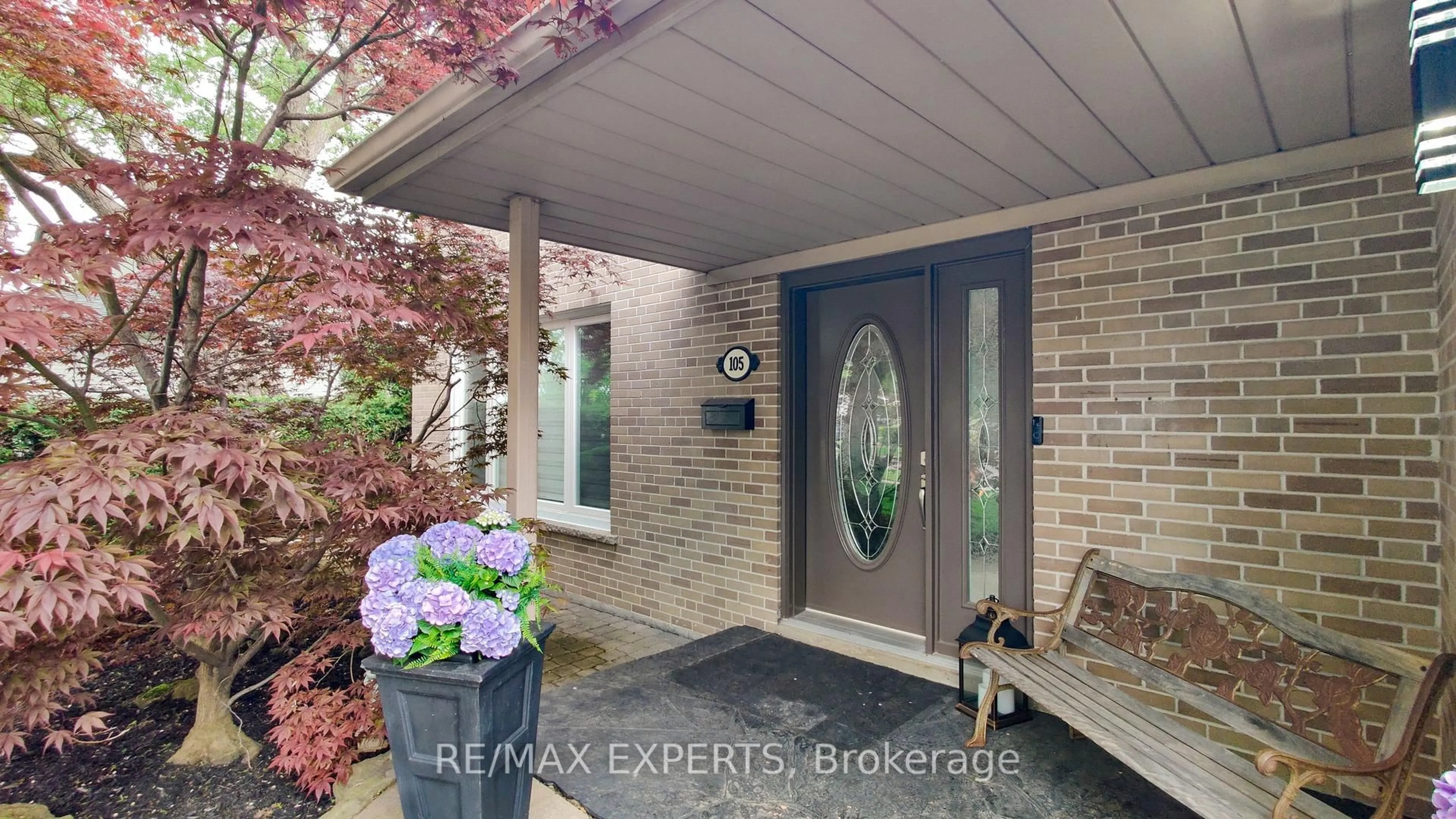 Indoor entryway for 105 Mercury Rd, Toronto Ontario M9W 3H7