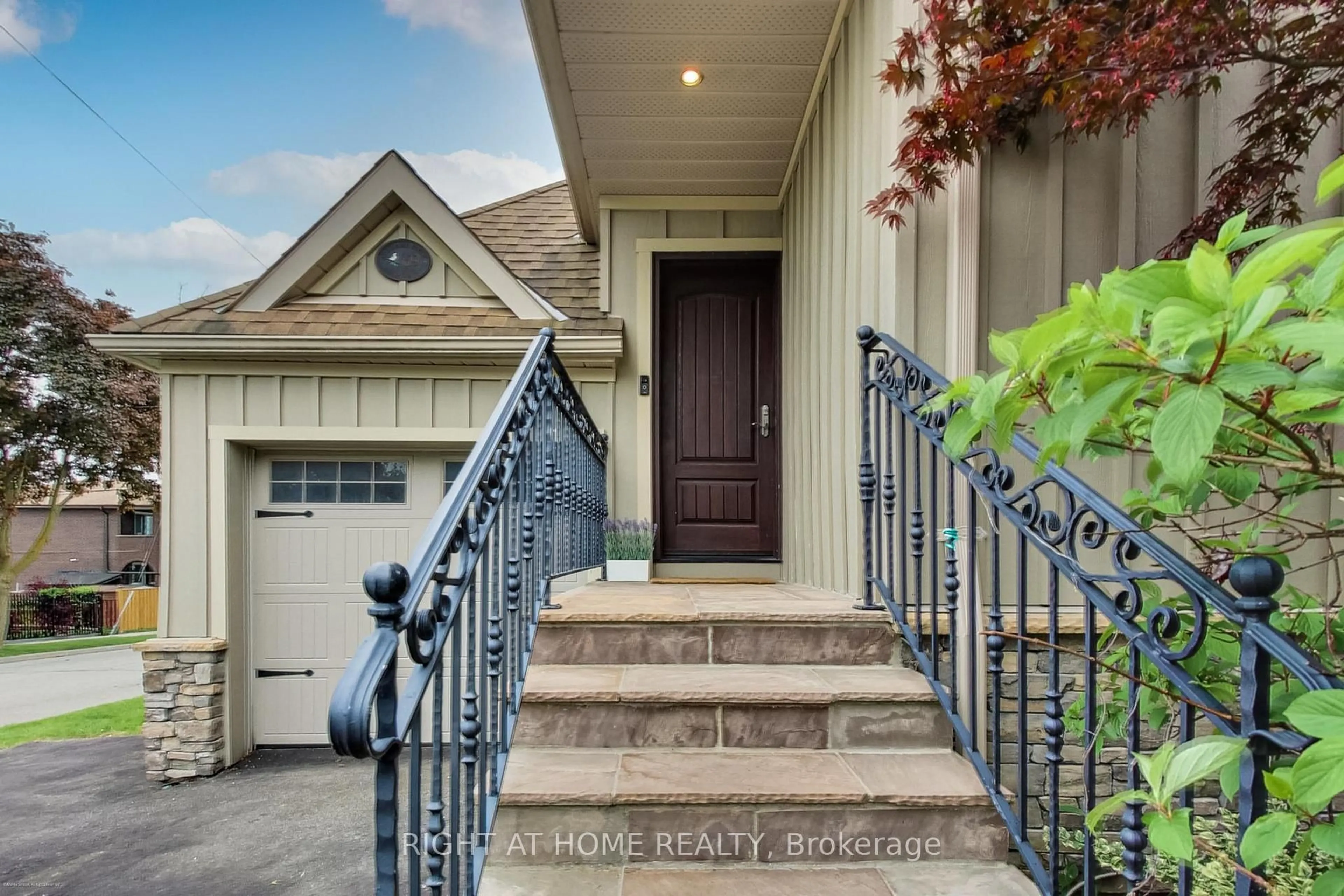 Indoor entryway for 69 Lilac Ave, Toronto Ontario M9M 1G4