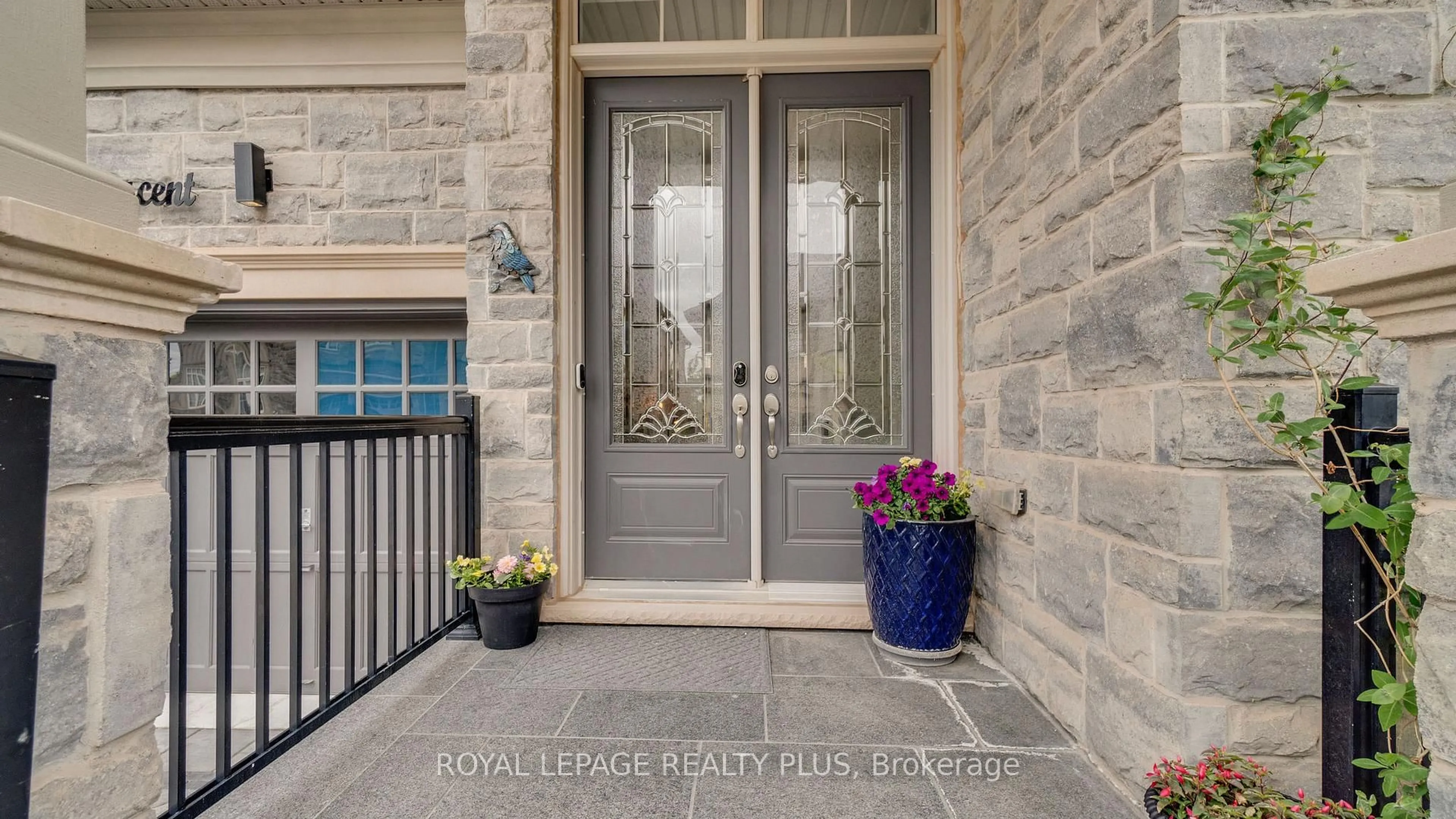 Indoor entryway for 3129 Parsonage Cres, Oakville Ontario L6H 0T9