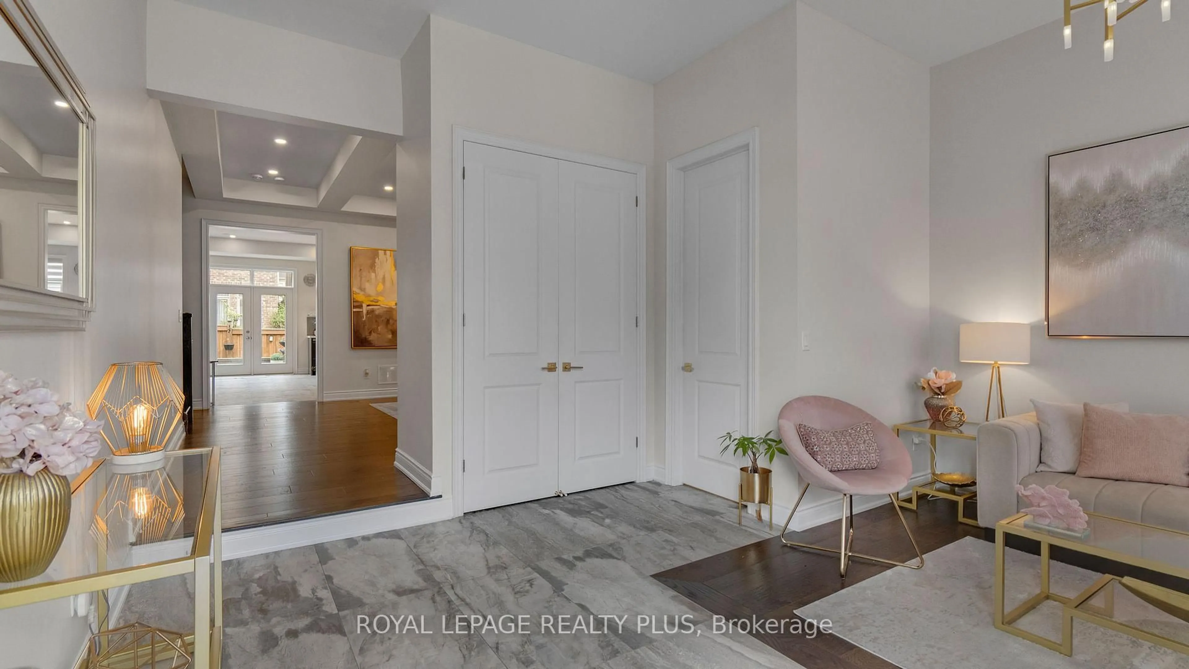 Indoor entryway for 3129 Parsonage Cres, Oakville Ontario L6H 0T9