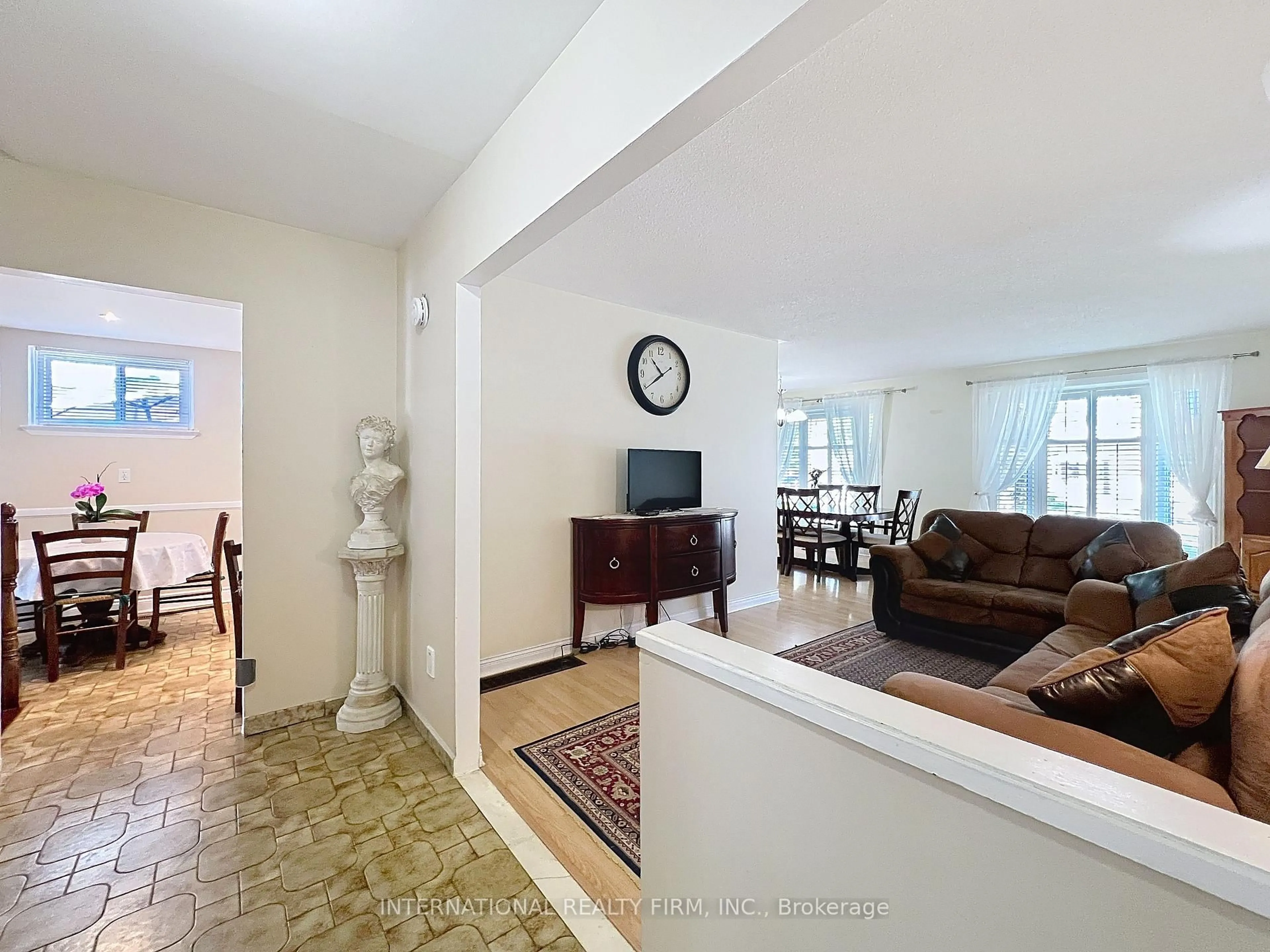 Living room with furniture, unknown for 3602 Dunrankin Dr, Mississauga Ontario L4T 1V9