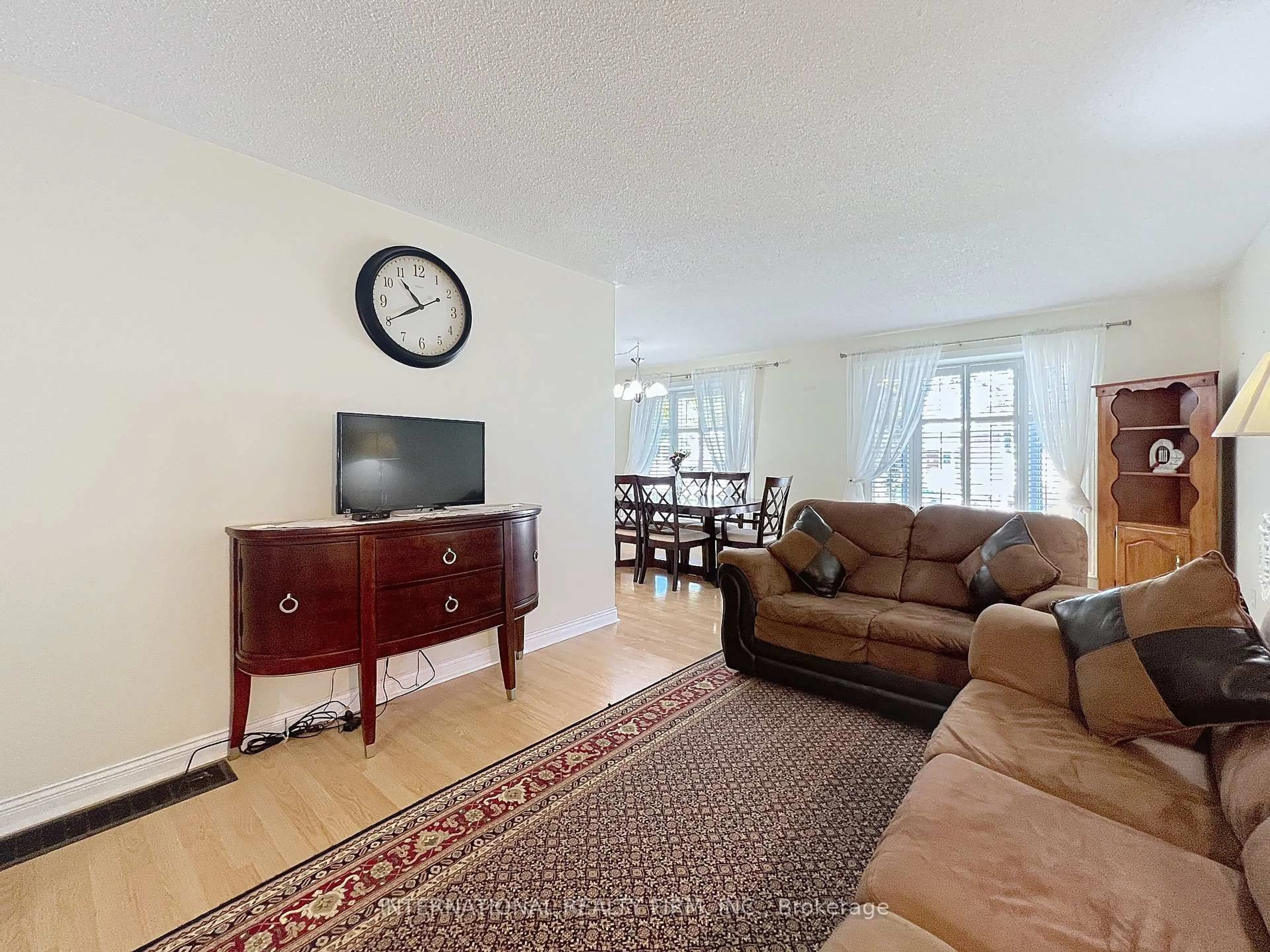 Living room with furniture, unknown for 3602 Dunrankin Dr, Mississauga Ontario L4T 1V9