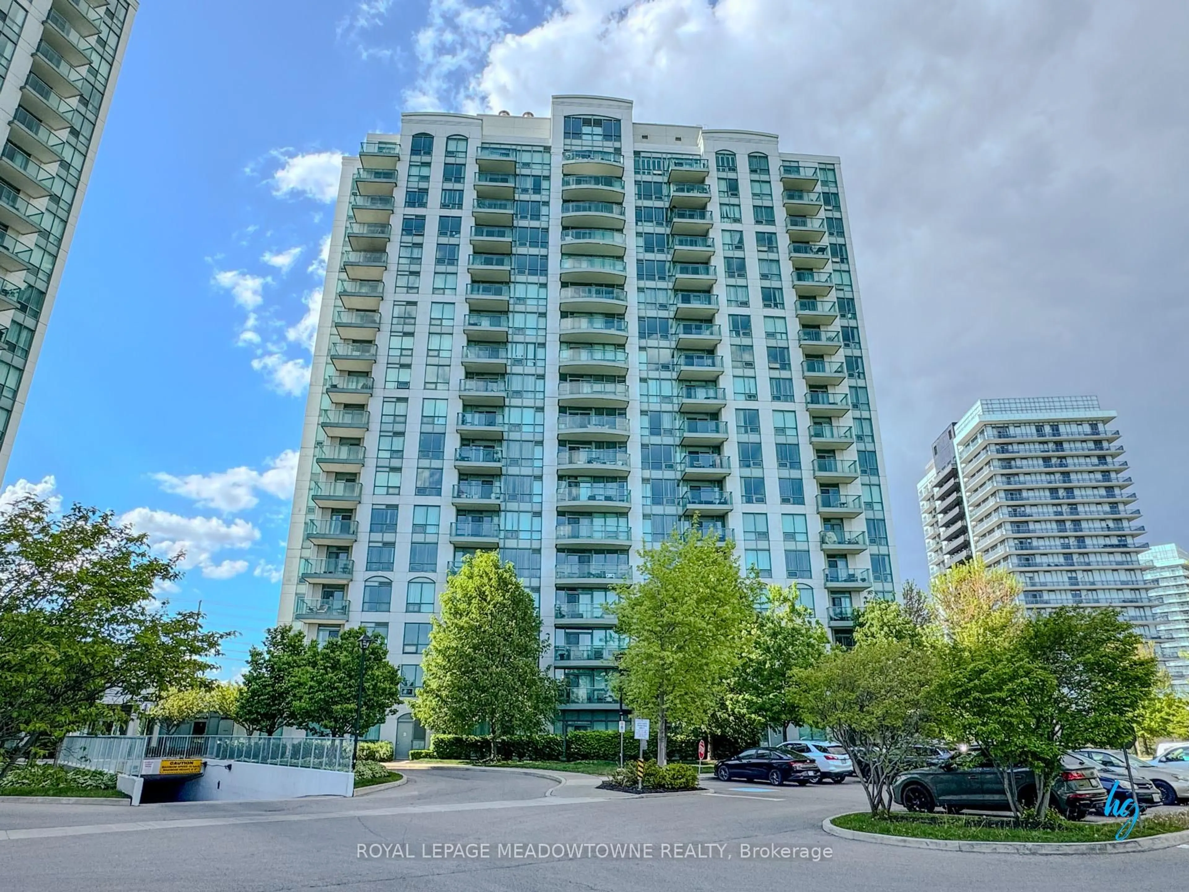 A pic from outside/outdoor area/front of a property/back of a property/a pic from drone, unknown for 4900 Glen Erin Dr #905, Mississauga Ontario L5M 7S2