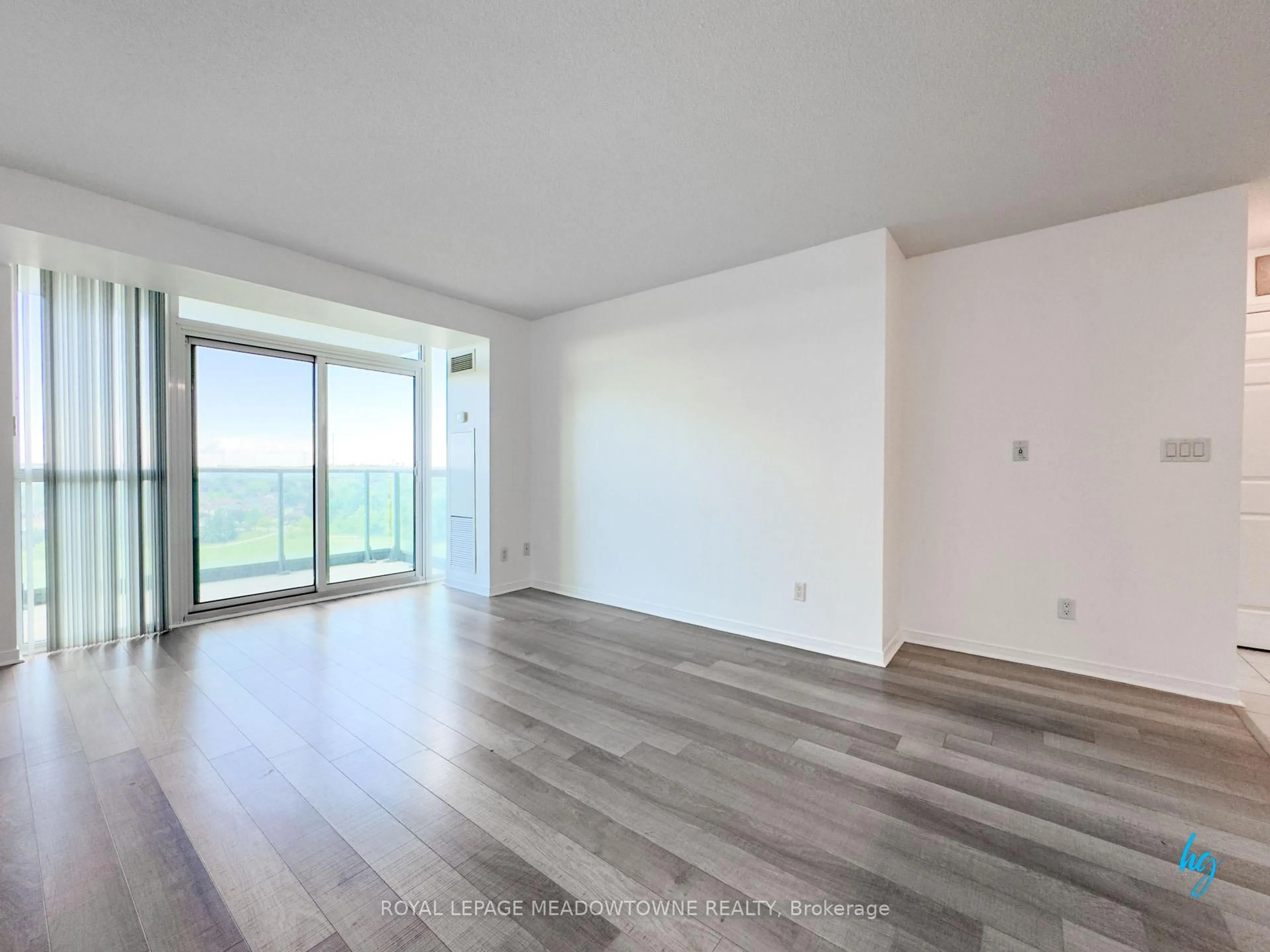 A pic of a room for 4900 Glen Erin Dr #905, Mississauga Ontario L5M 7S2
