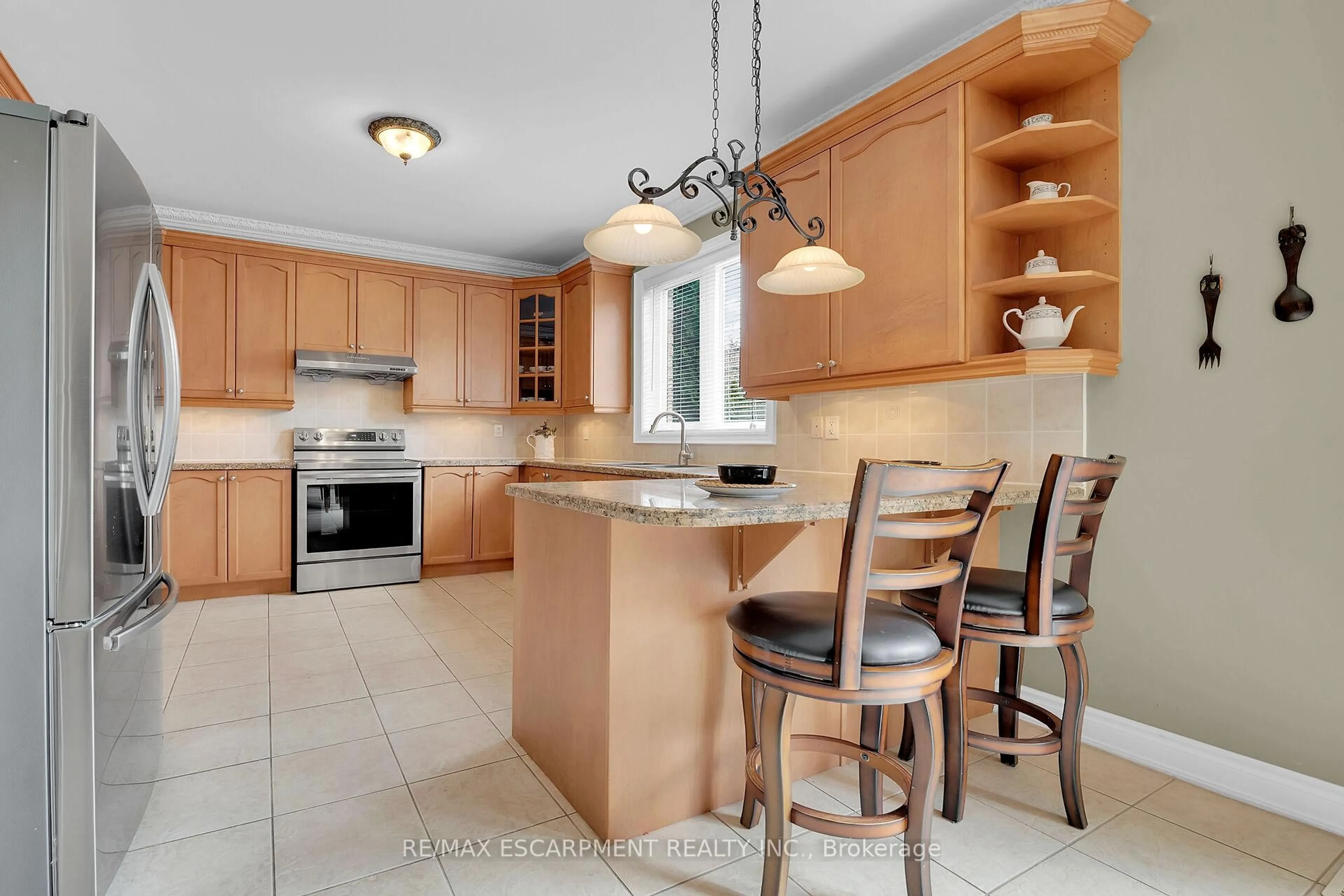 Open concept kitchen, ceramic/tile floor for 3348 Raspberry Bush Tr, Oakville Ontario L6L 6V2
