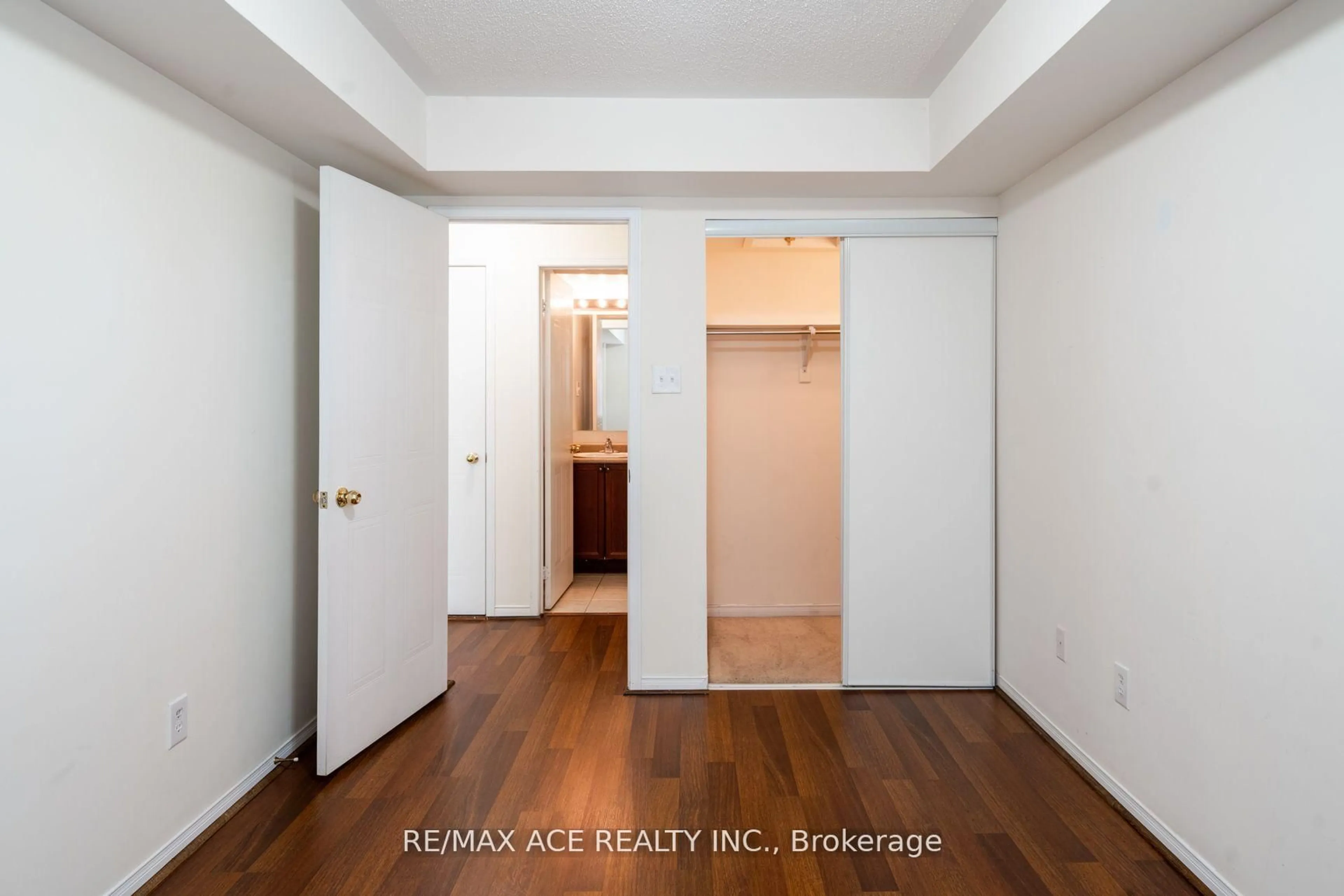 A pic of a room for 4975 Southampton Dr #340, Mississauga Ontario L5M 8C6
