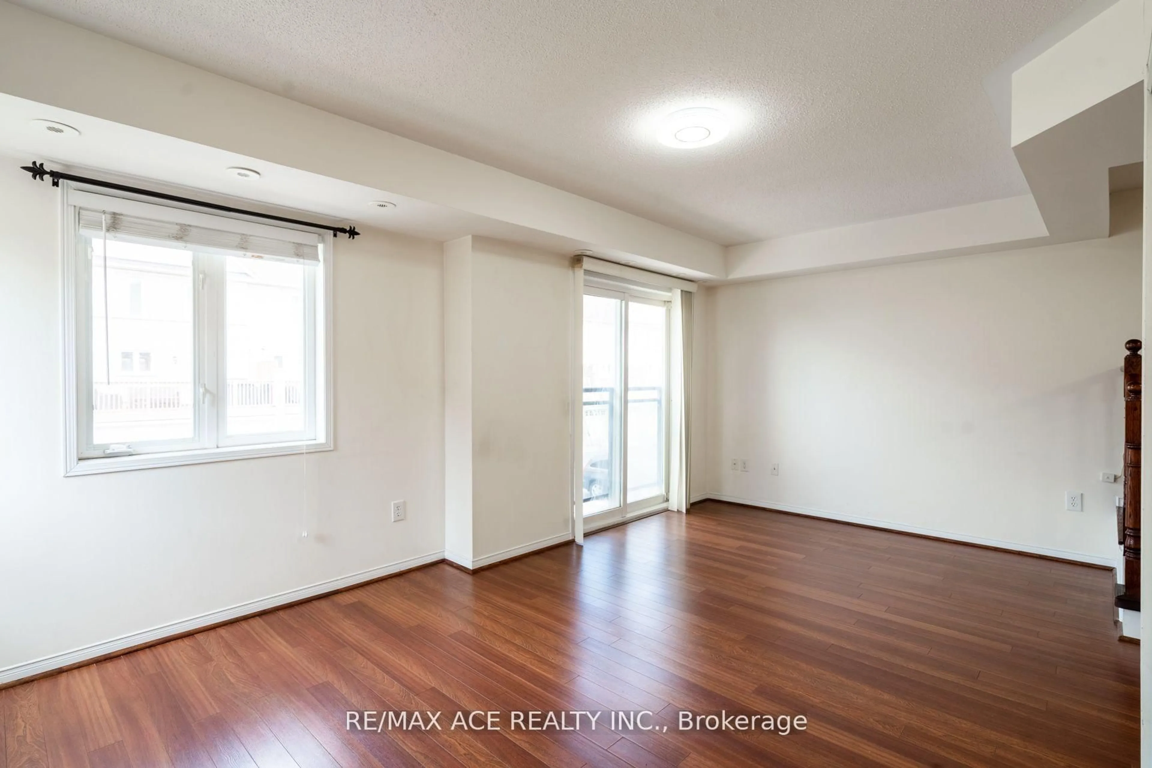 A pic of a room for 4975 Southampton Dr #340, Mississauga Ontario L5M 8C6