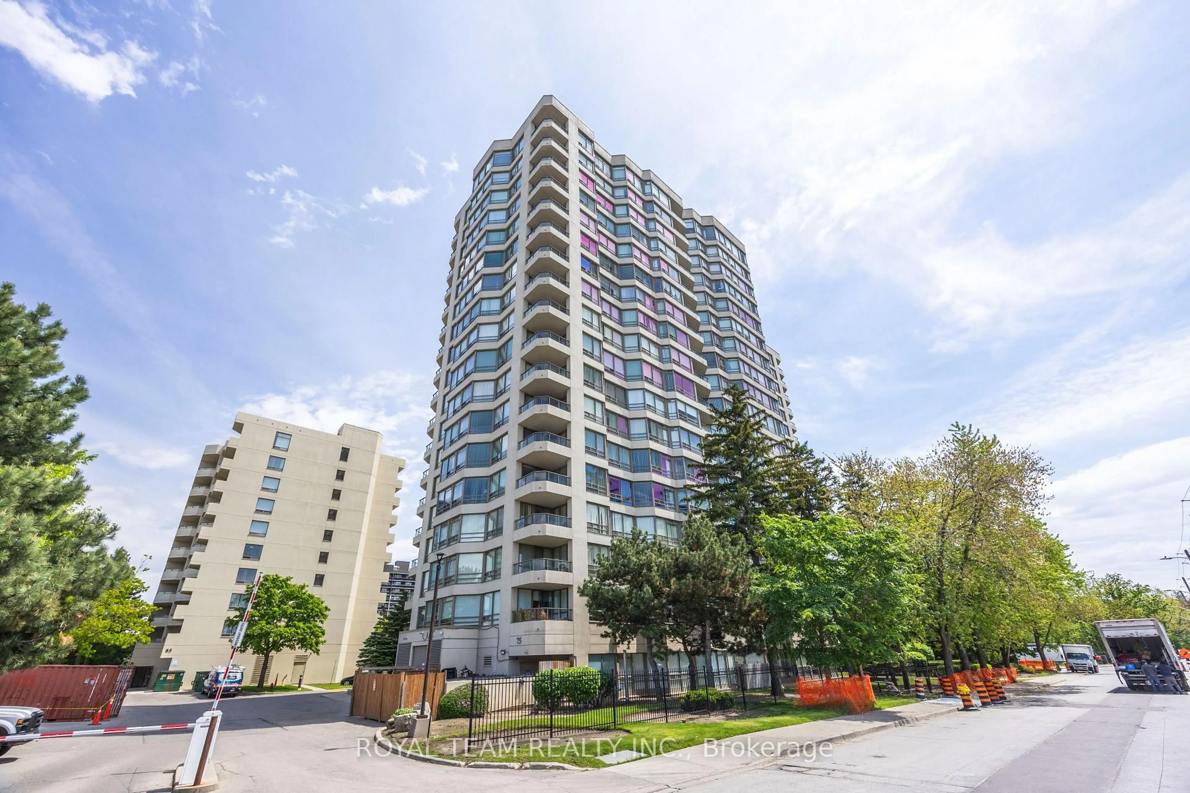 Unknown for 75 King St #1403, Mississauga Ontario L5A 4G5