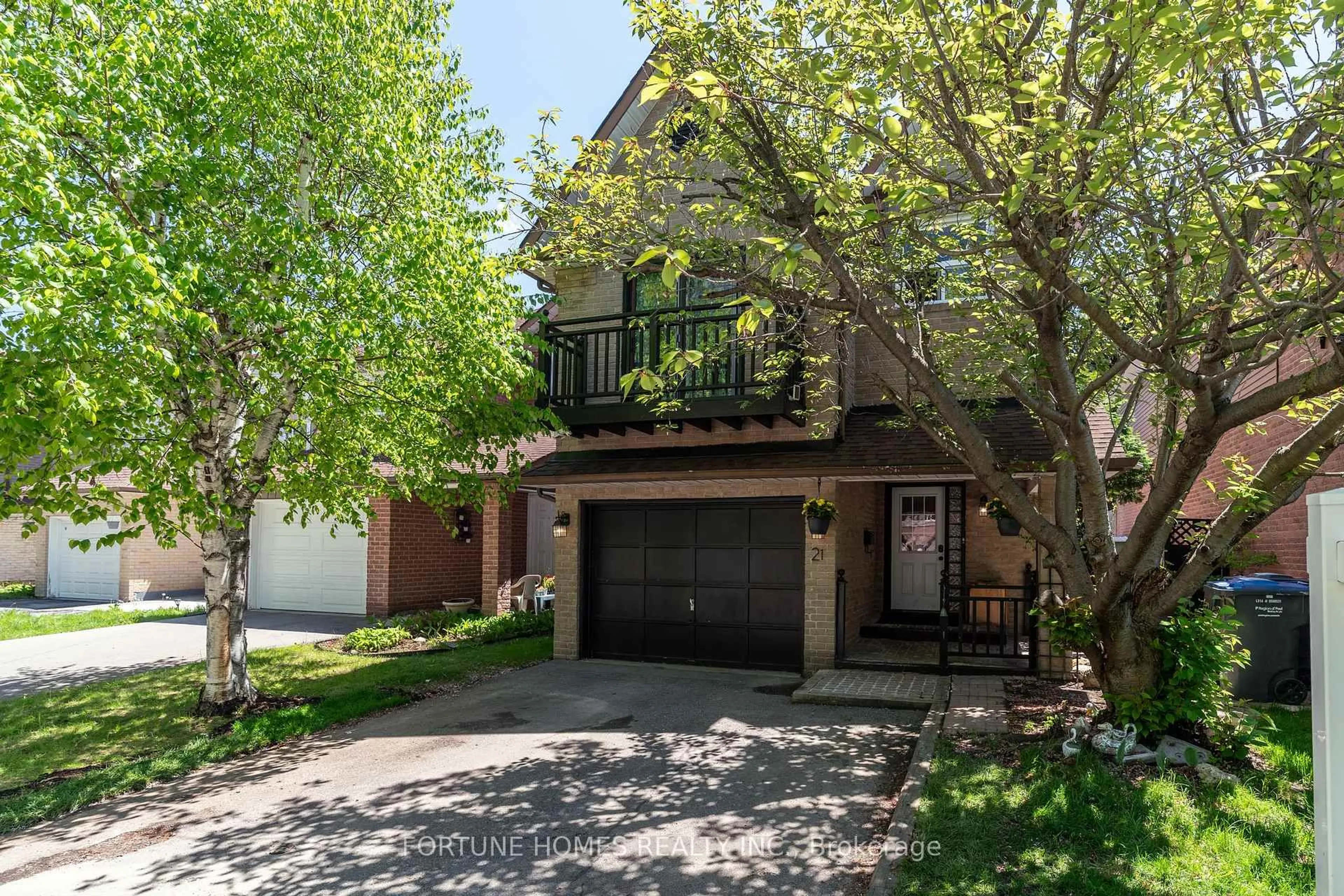 Home with brick exterior material, street for 21 Garden Ave, Brampton Ontario L6X 1M4