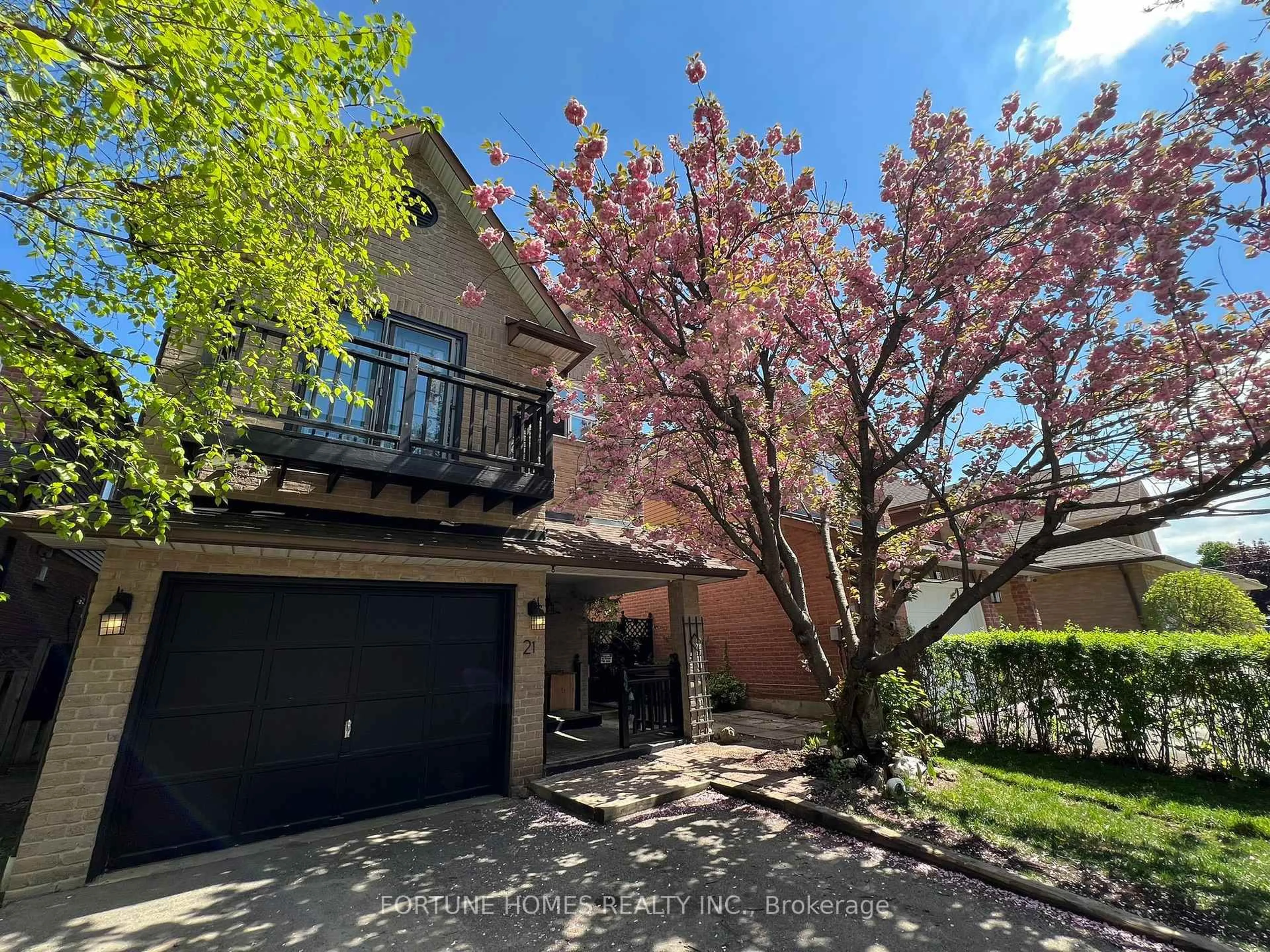 A pic from outside/outdoor area/front of a property/back of a property/a pic from drone, street for 21 Garden Ave, Brampton Ontario L6X 1M4