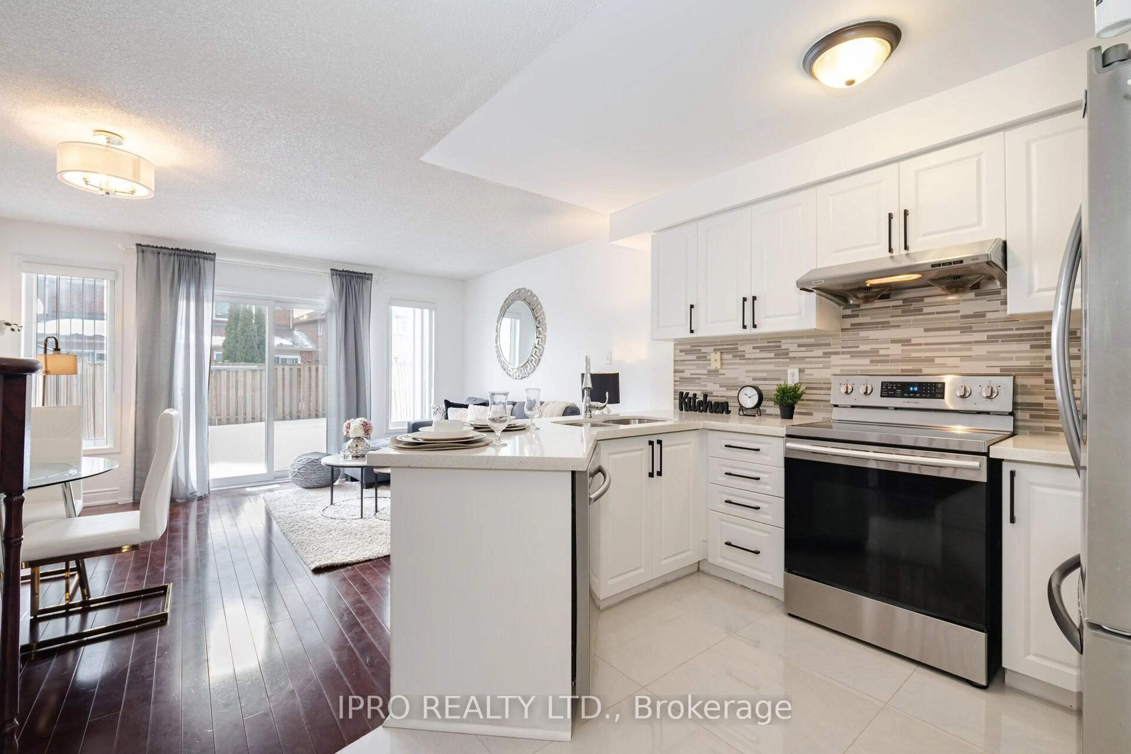 Open concept kitchen, unknown for 5410 Sweetgrass Gate, Mississauga Ontario L5V 2N2