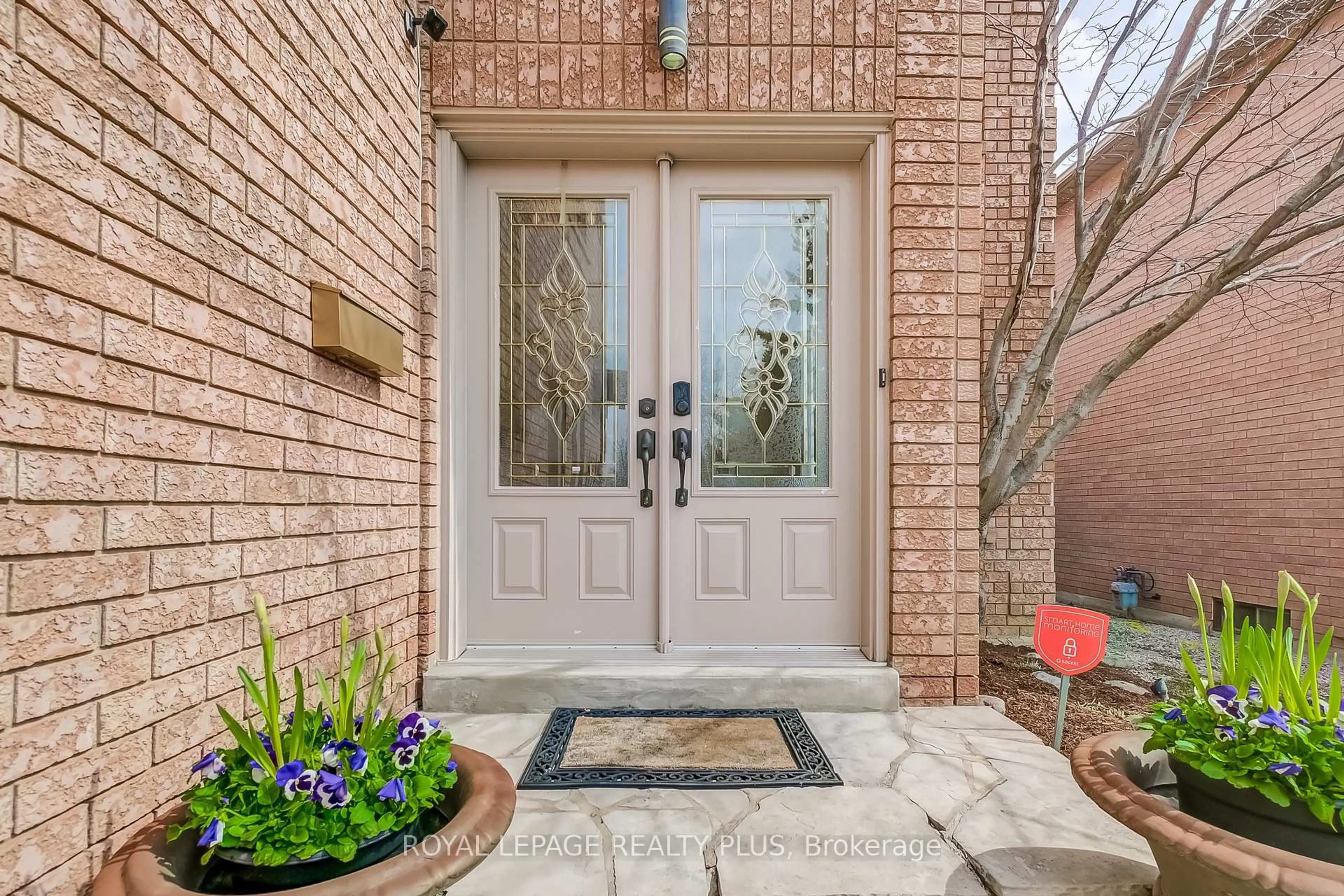 Indoor entryway for 6451 Alderwood Tr, Mississauga Ontario L5N 6W5