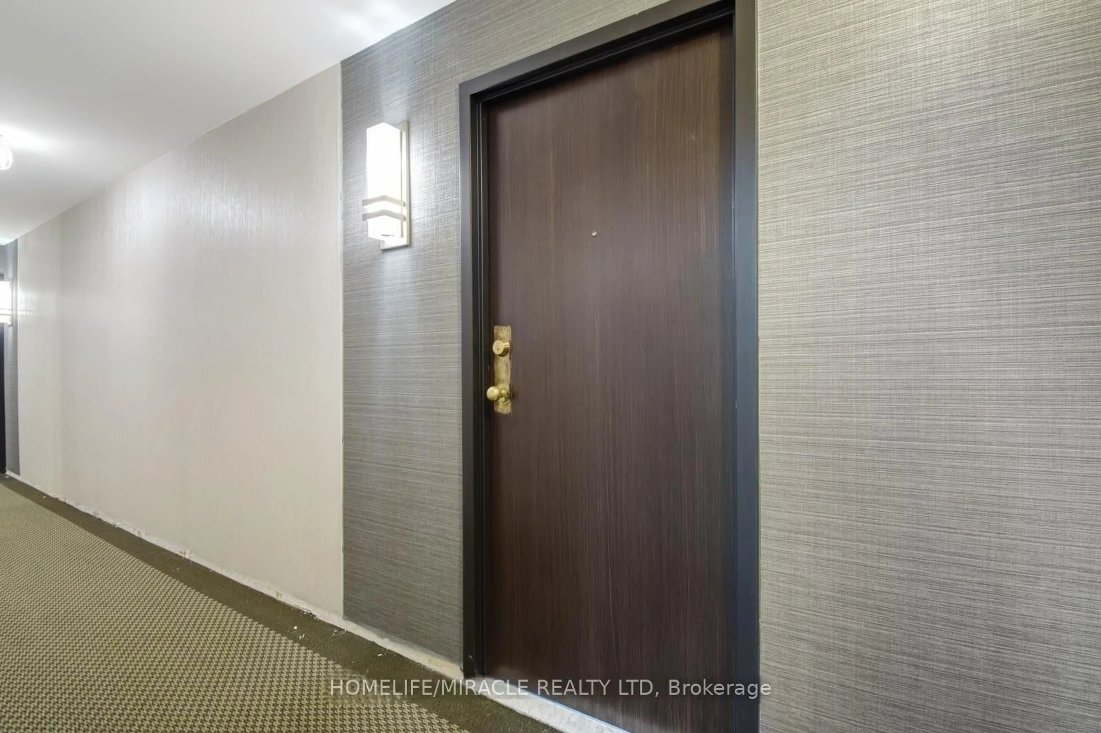 Indoor foyer for 4205 Shipp Dr #1909, Mississauga Ontario L4Z 2Y8