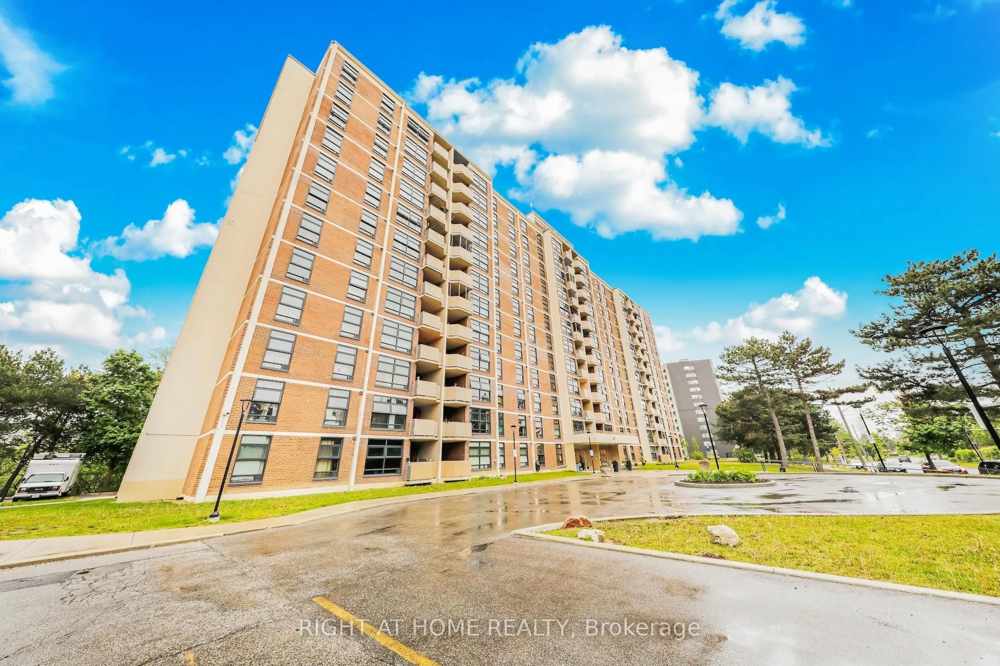 A pic from outside/outdoor area/front of a property/back of a property/a pic from drone, building for 335 Driftwood Ave #701, Toronto Ontario M3N 2P3