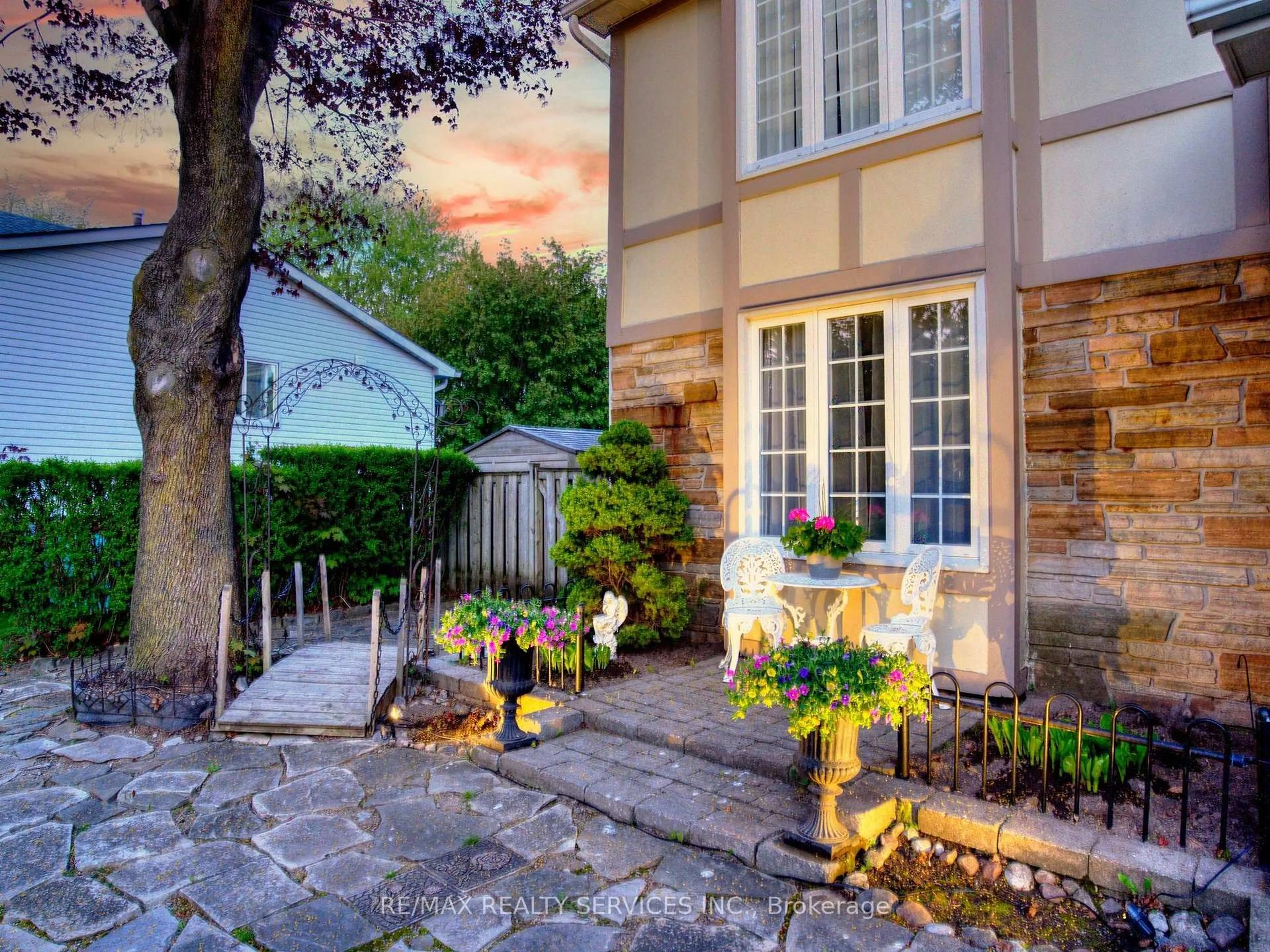 Patio, street for 90 Jill Cres, Brampton Ontario L6S 3J2