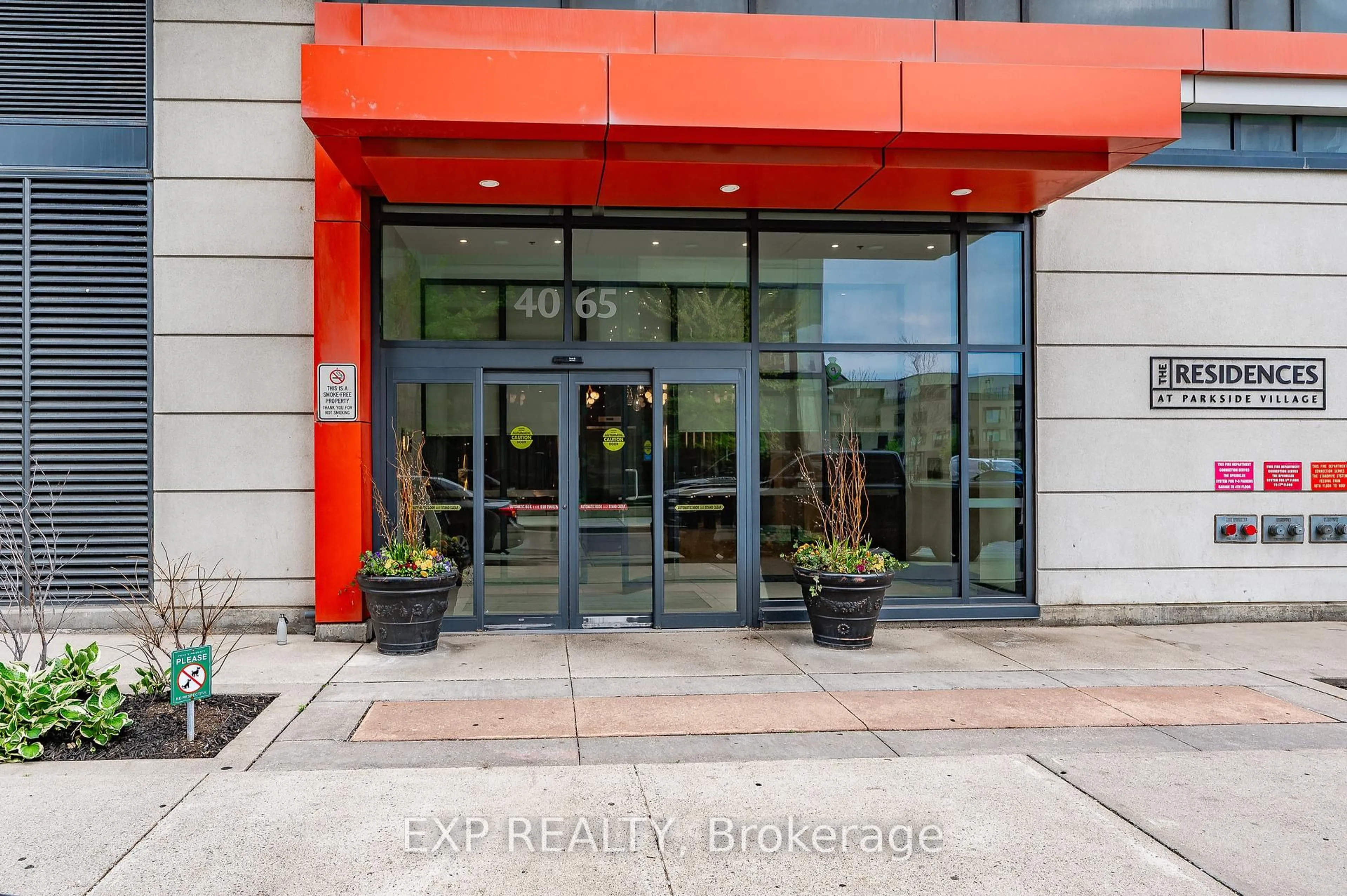Indoor foyer for 4065 Brickstone Mews #2103, Mississauga Ontario L5B 0G3