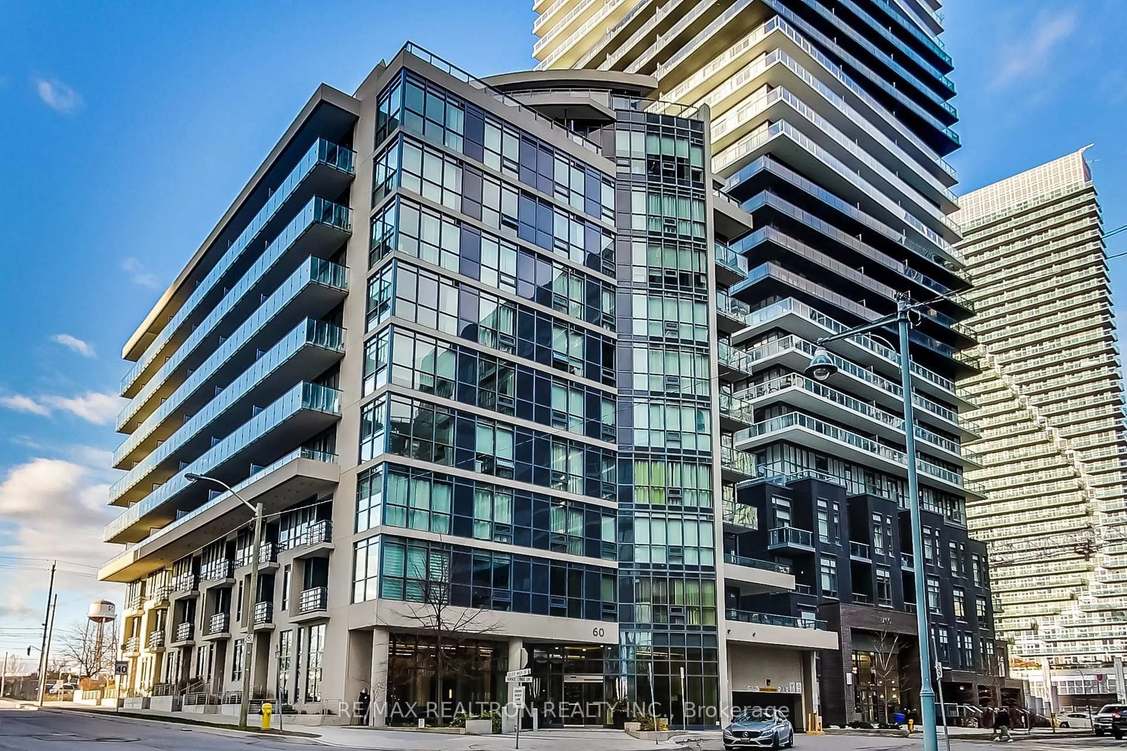 Indoor foyer for 60 Annie Craig Dr #B610, Toronto Ontario M8V 0C5
