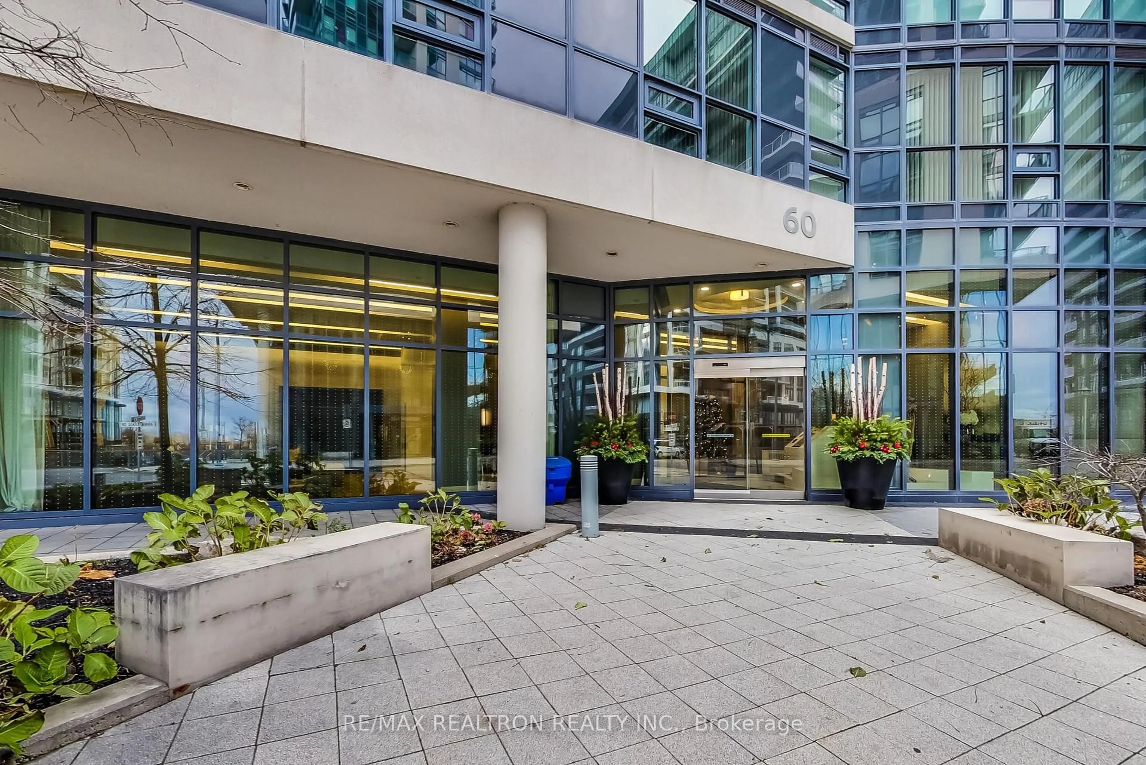 Indoor foyer for 60 Annie Craig Dr #B610, Toronto Ontario M8V 0C5