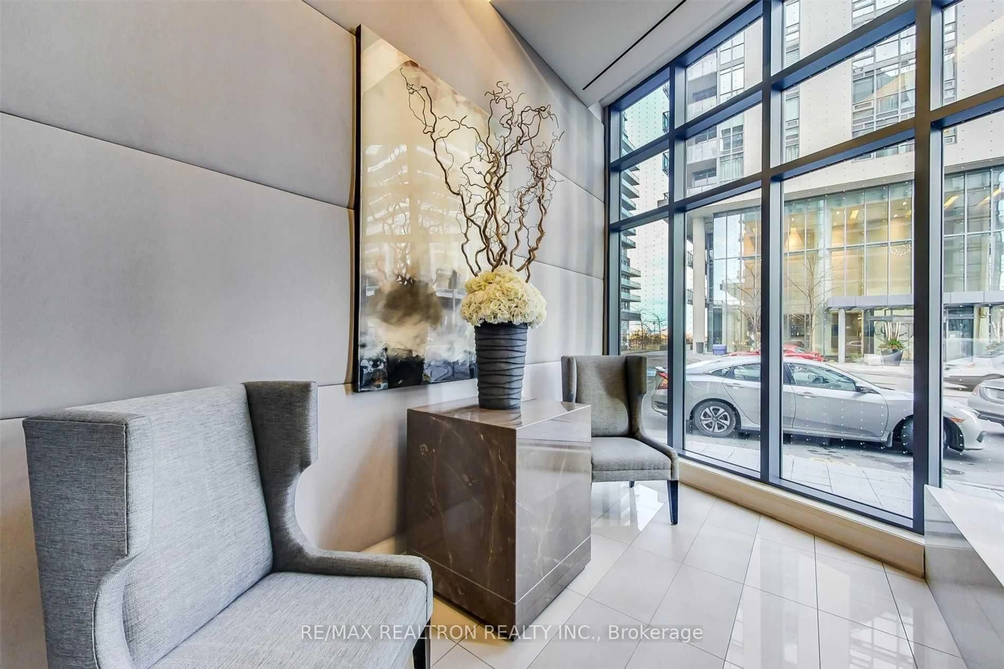 Indoor foyer for 60 Annie Craig Dr #B610, Toronto Ontario M8V 0C5