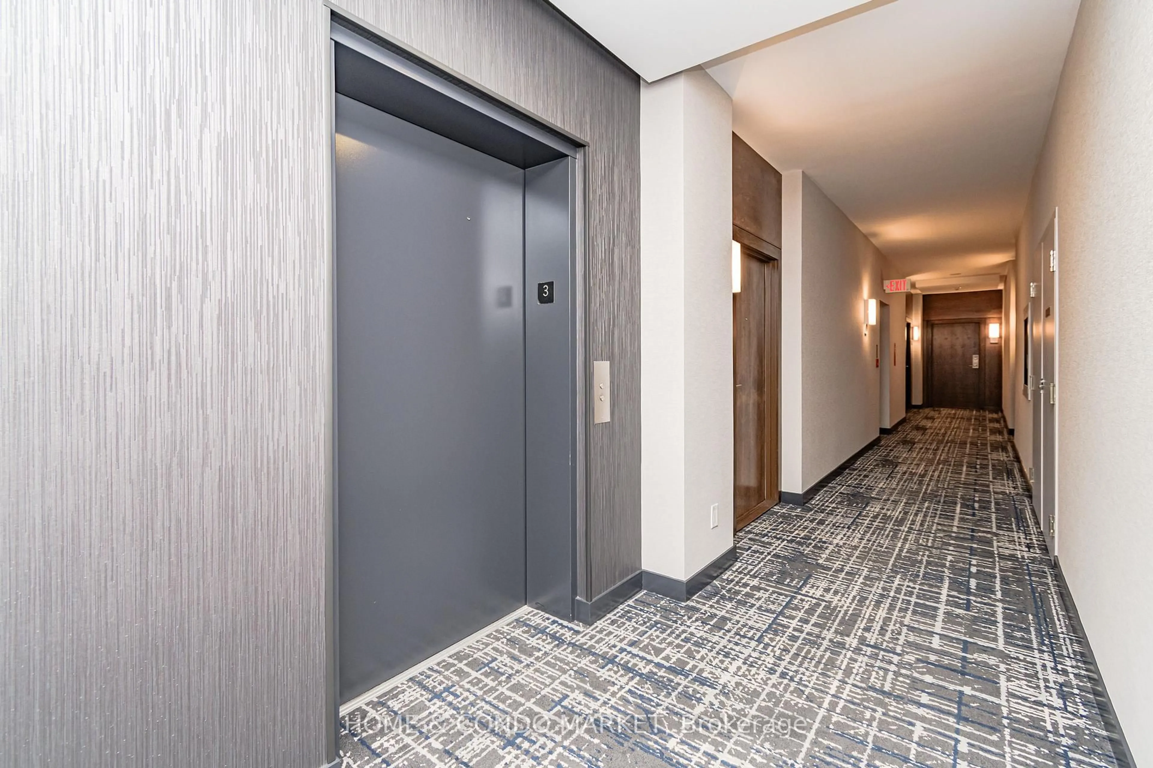 Indoor foyer for 1 Hurontario St #315, Mississauga Ontario L5G 0A3