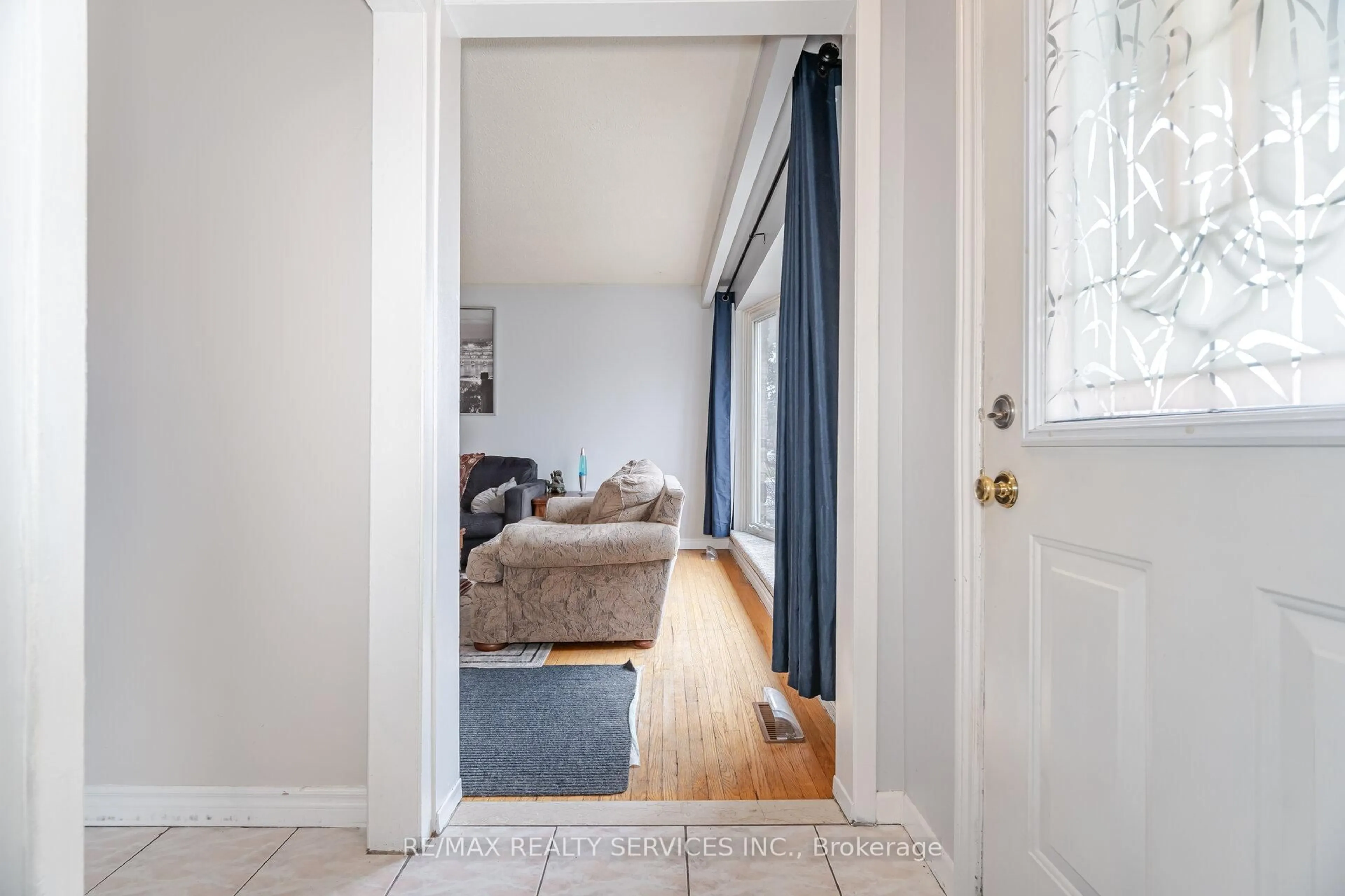 Indoor entryway for 25 Edenridge Dr, Brampton Ontario L6T 3A9