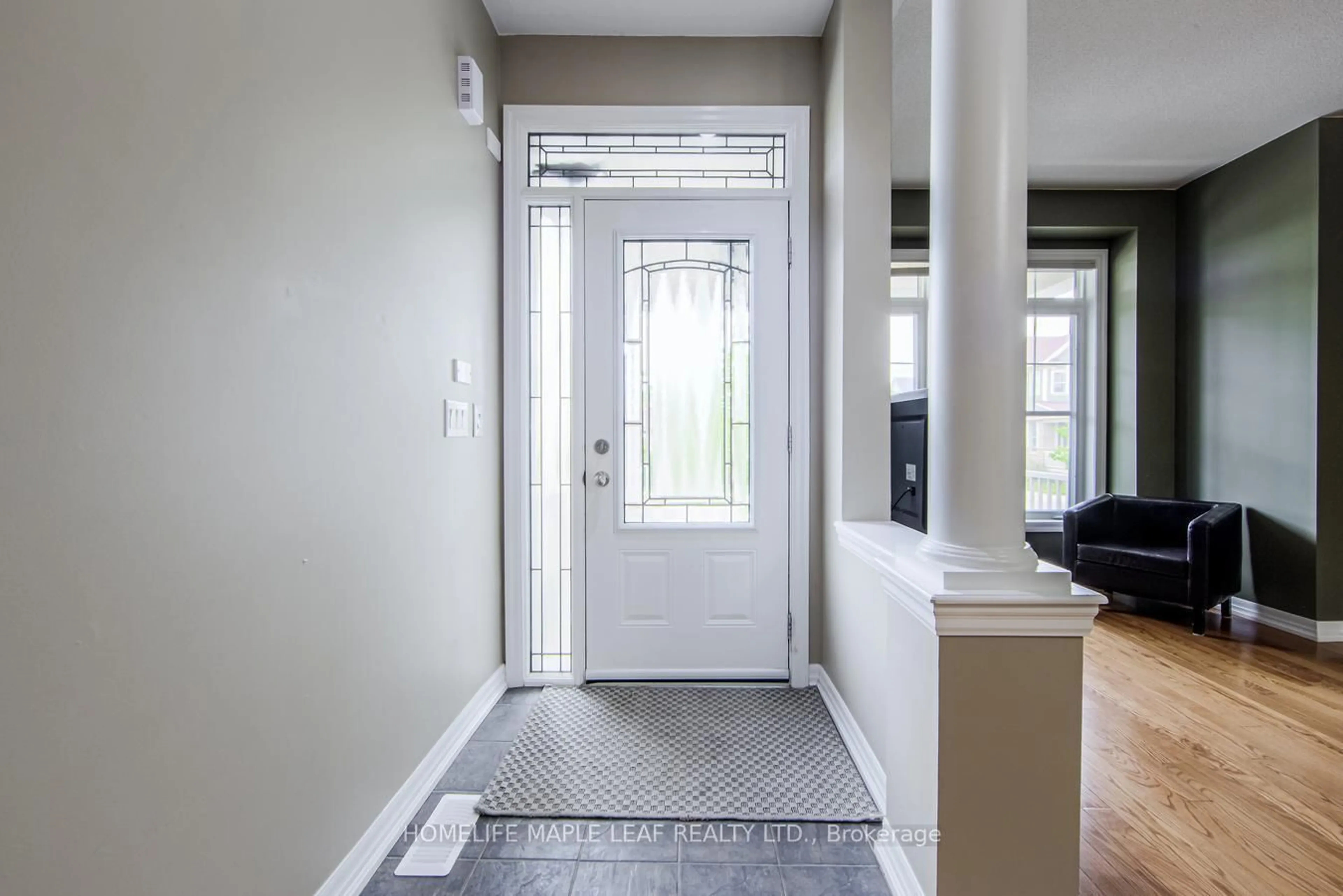 Indoor entryway for 118 Kendall Dr, Milton Ontario L9T 0S1
