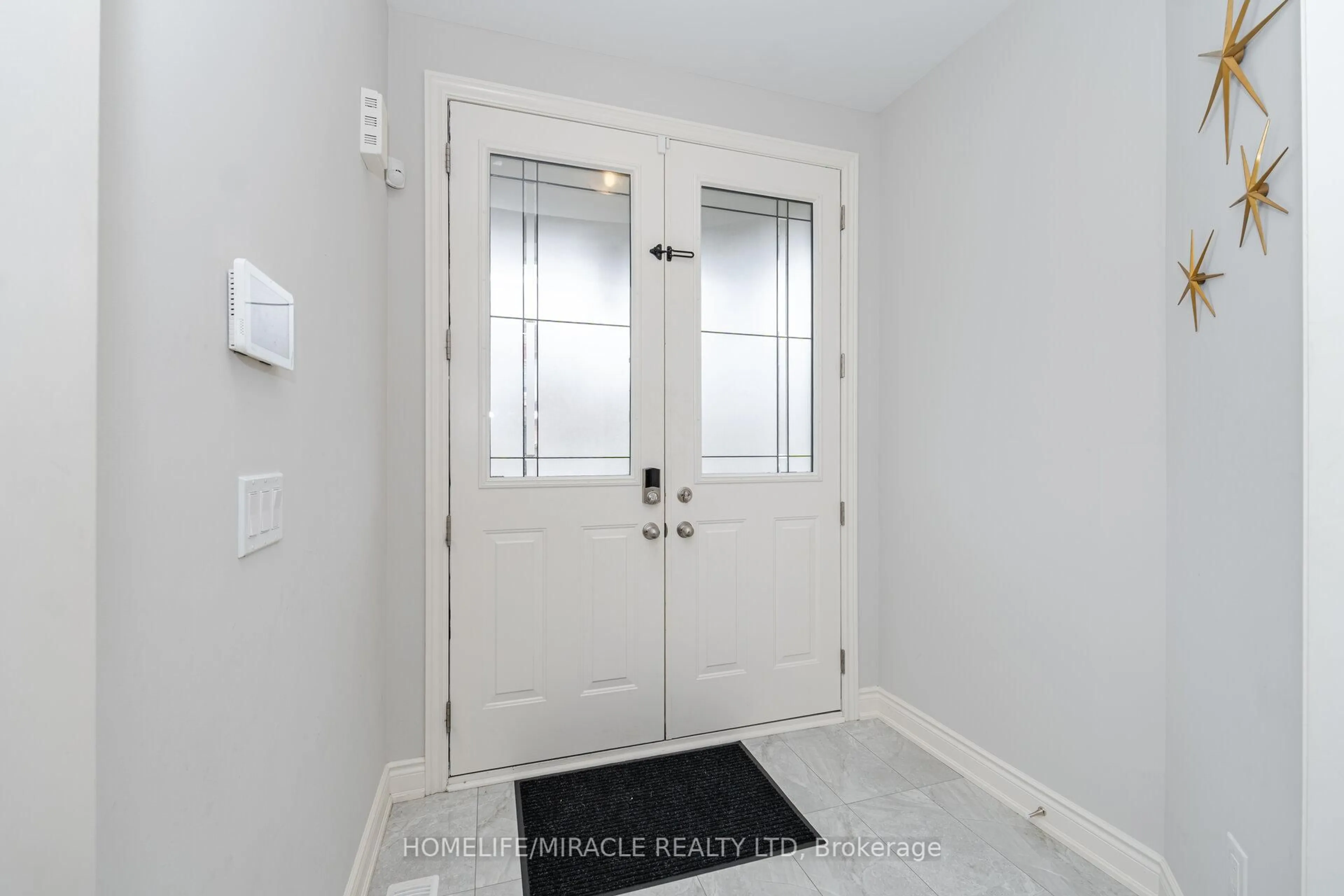 Indoor entryway for 23 Elverton Cres, Brampton Ontario L7A 4Z4