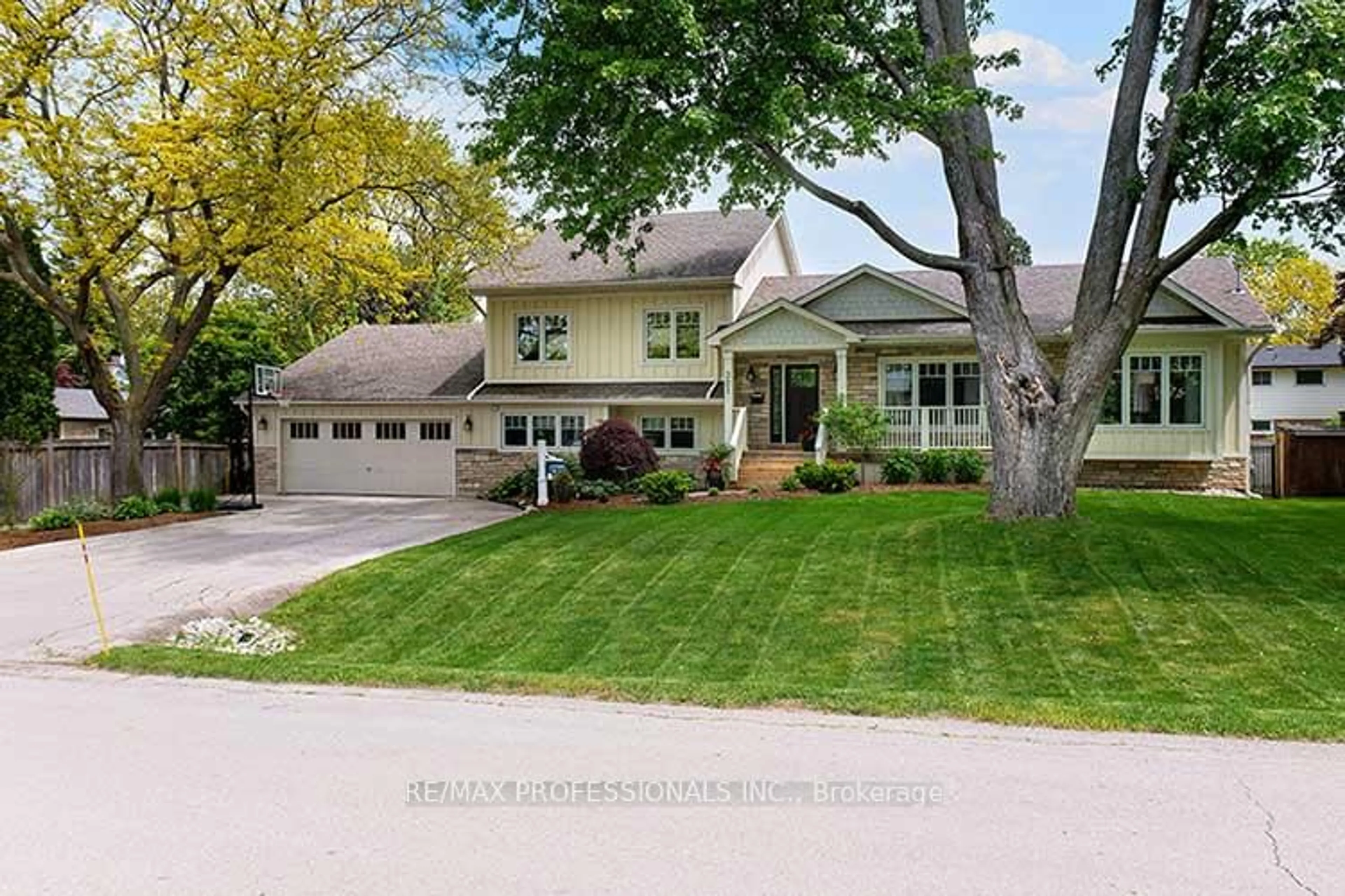 Unknown for 321 Wendy Lane, Oakville Ontario L6L 4P9