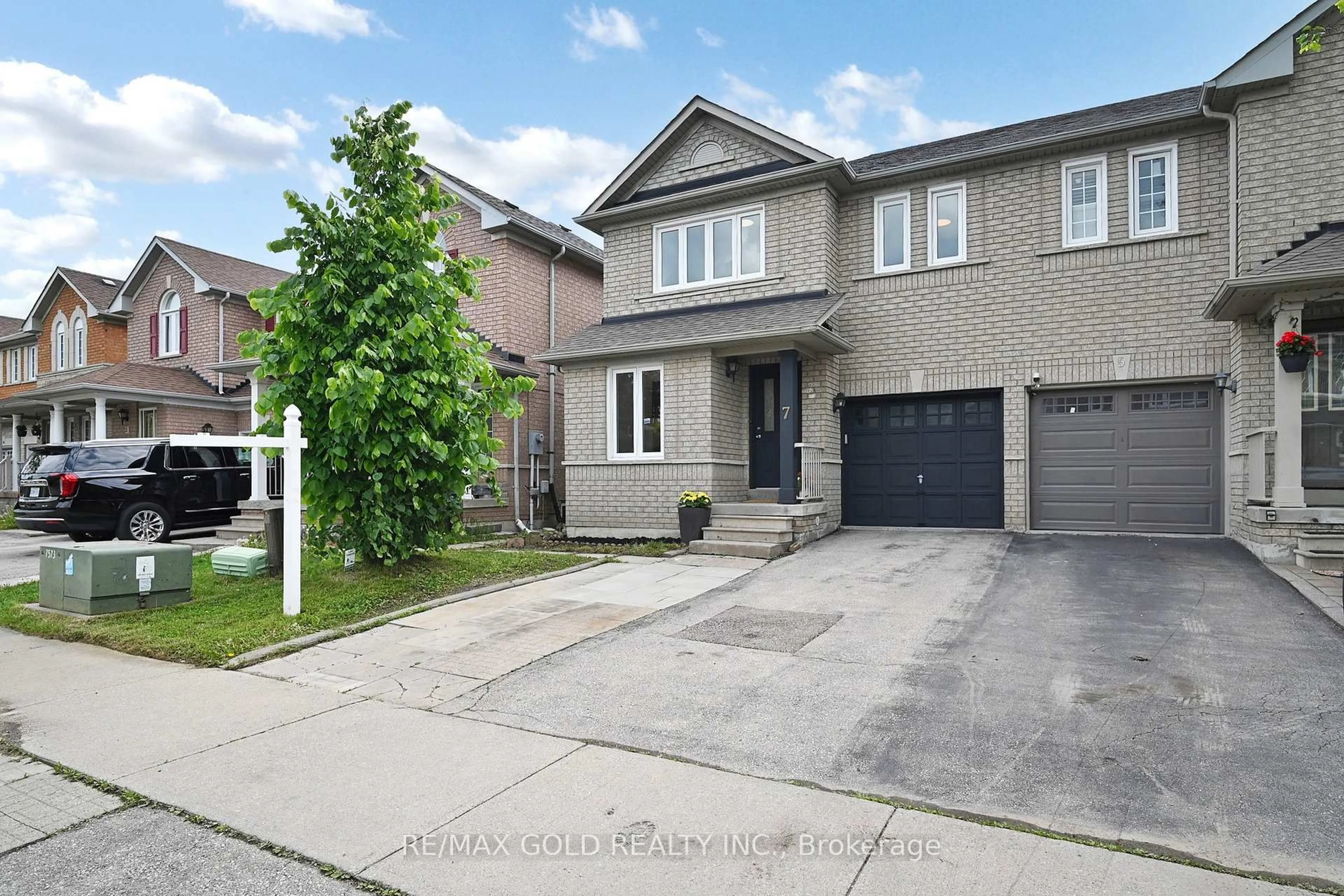Home with brick exterior material, street for 7 Anglers Catch Lane, Brampton Ontario L6R 2A5