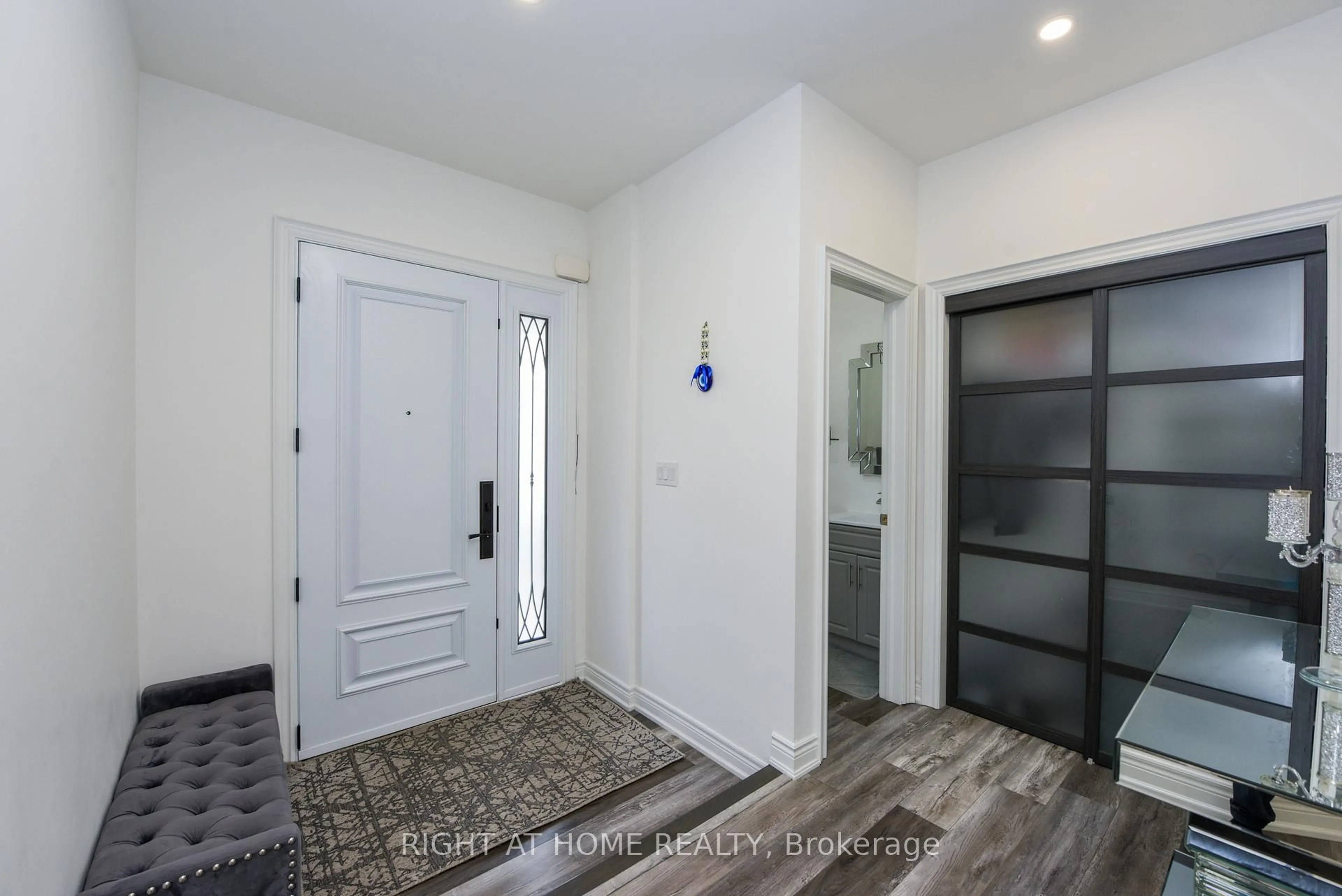 Indoor entryway for 41 Darren Rd, Brampton Ontario L6P 1Z5