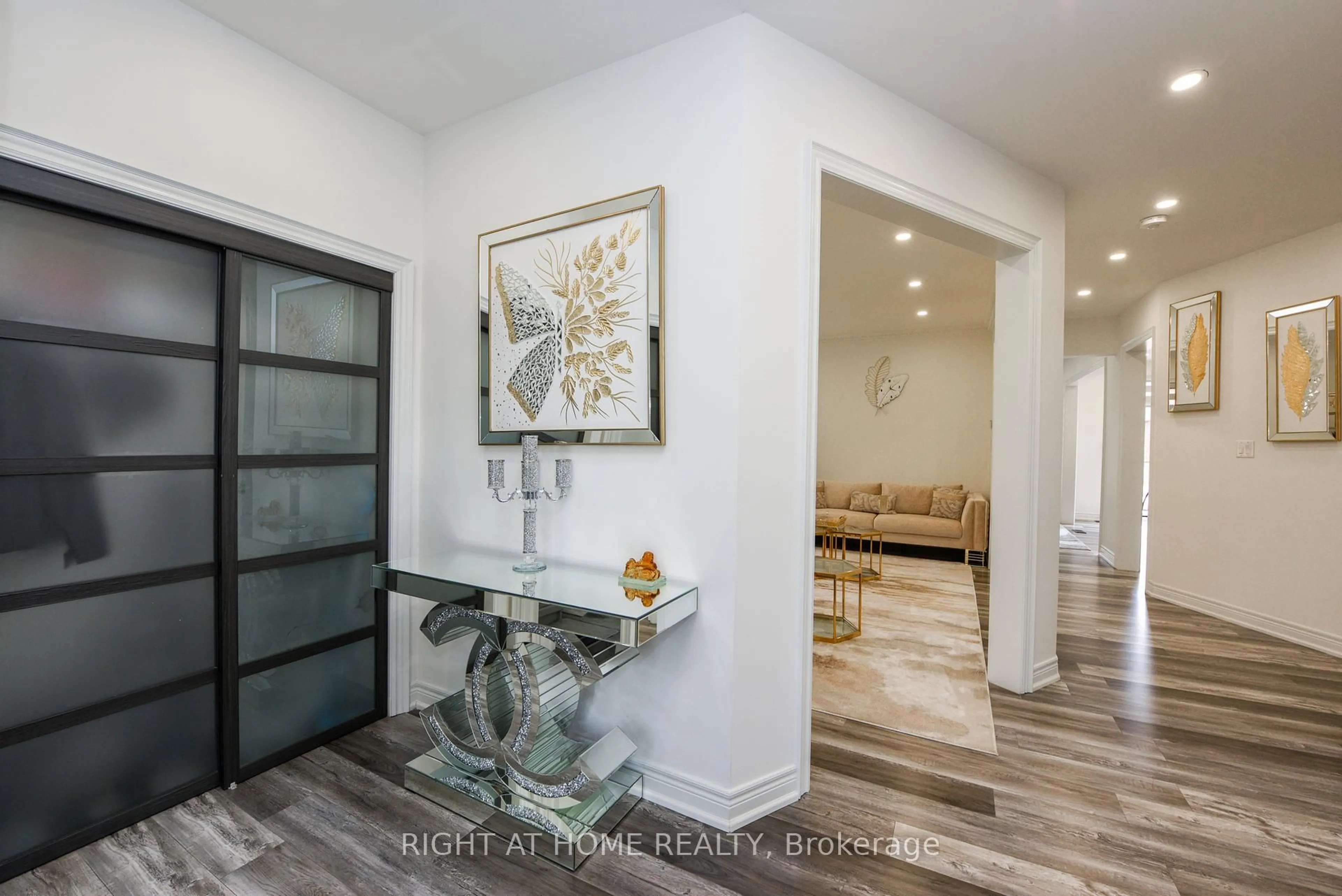 Indoor entryway for 41 Darren Rd, Brampton Ontario L6P 1Z5