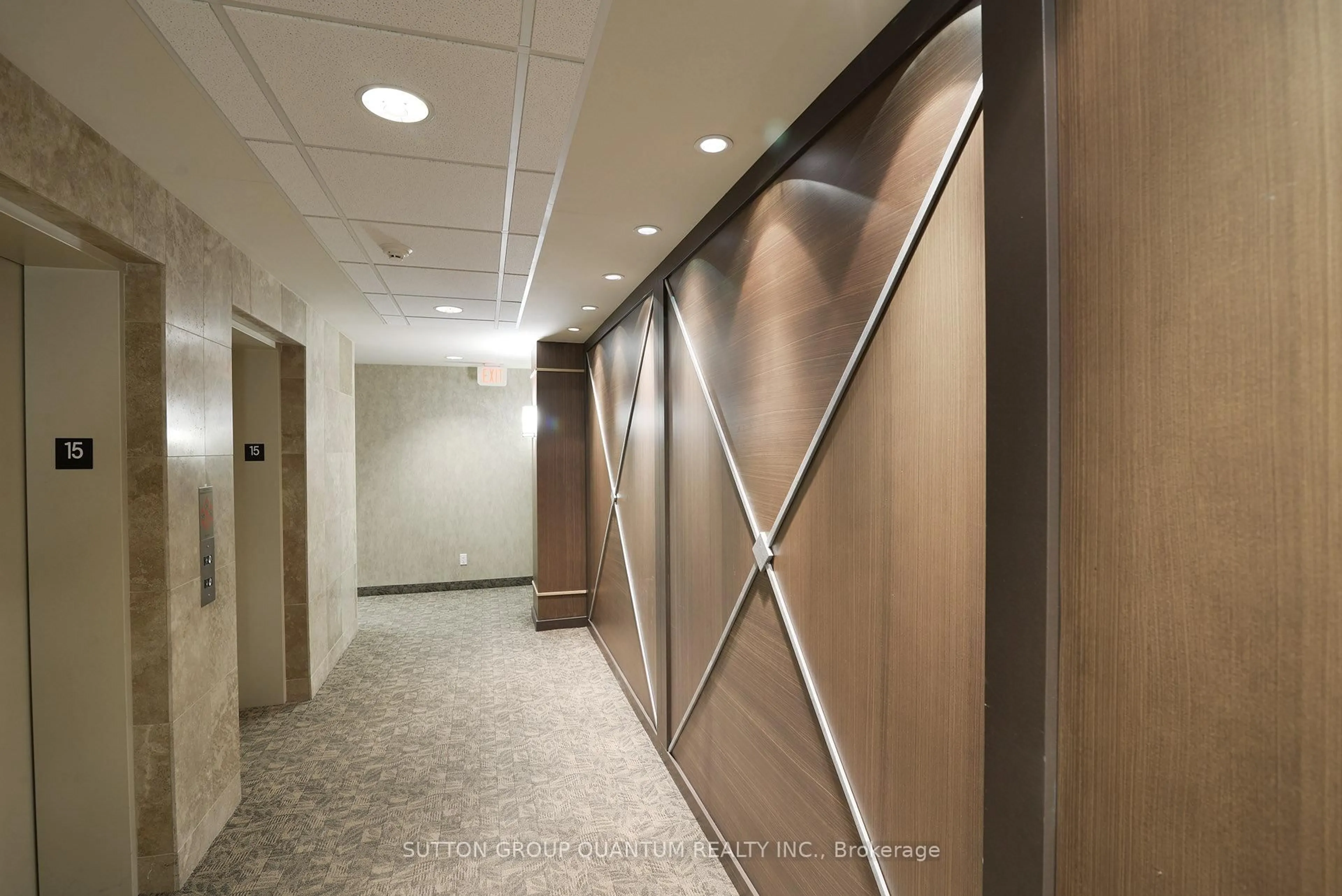 Indoor foyer for 360 Pearl St #PH2, Burlington Ontario L7R 1E1